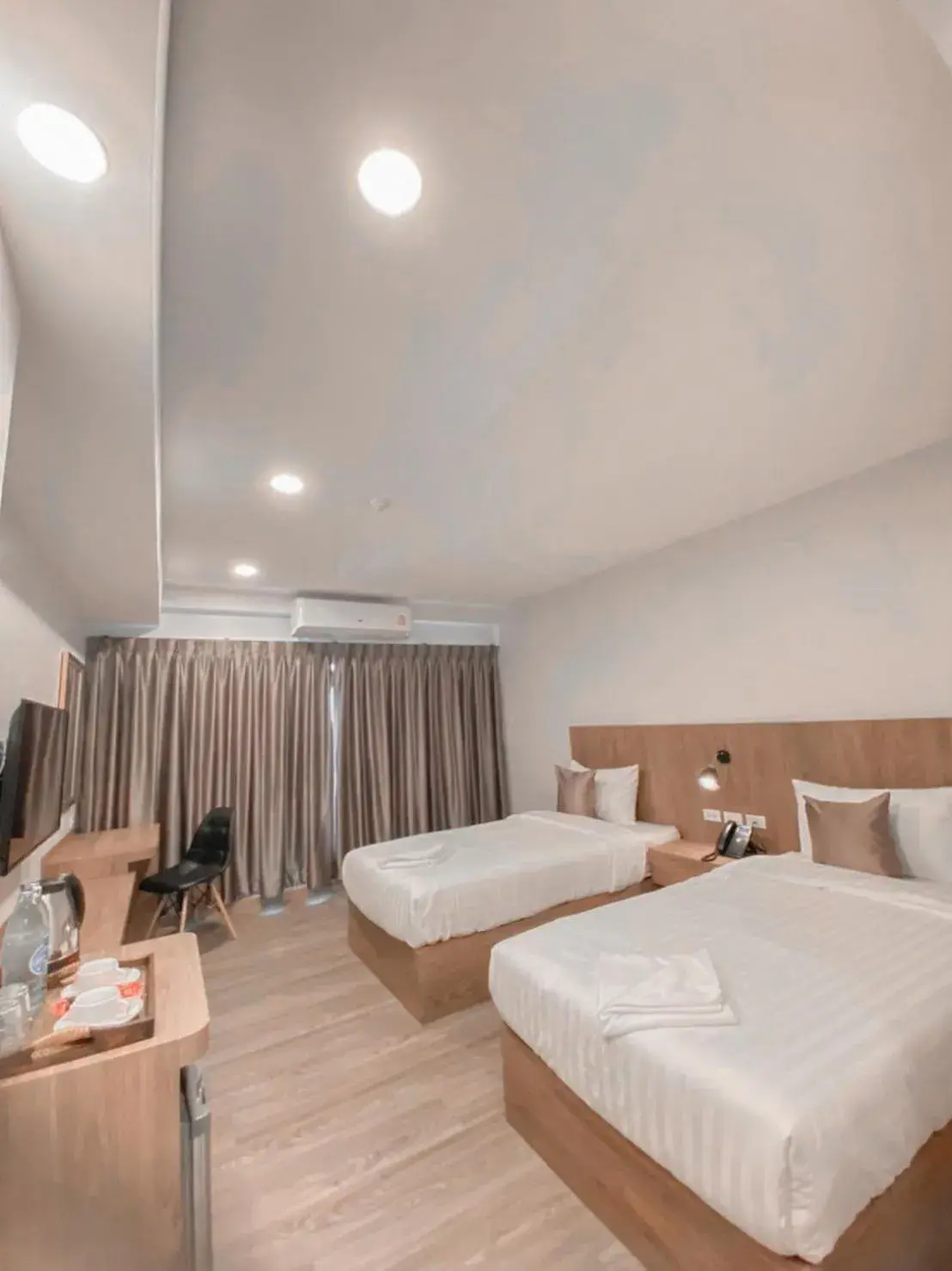 Deluxe Twin Room in Nakara Hotel, Ubon Ratchathani Deluxe Twin Room in Nakara Hotel, Ubon Ratchathani