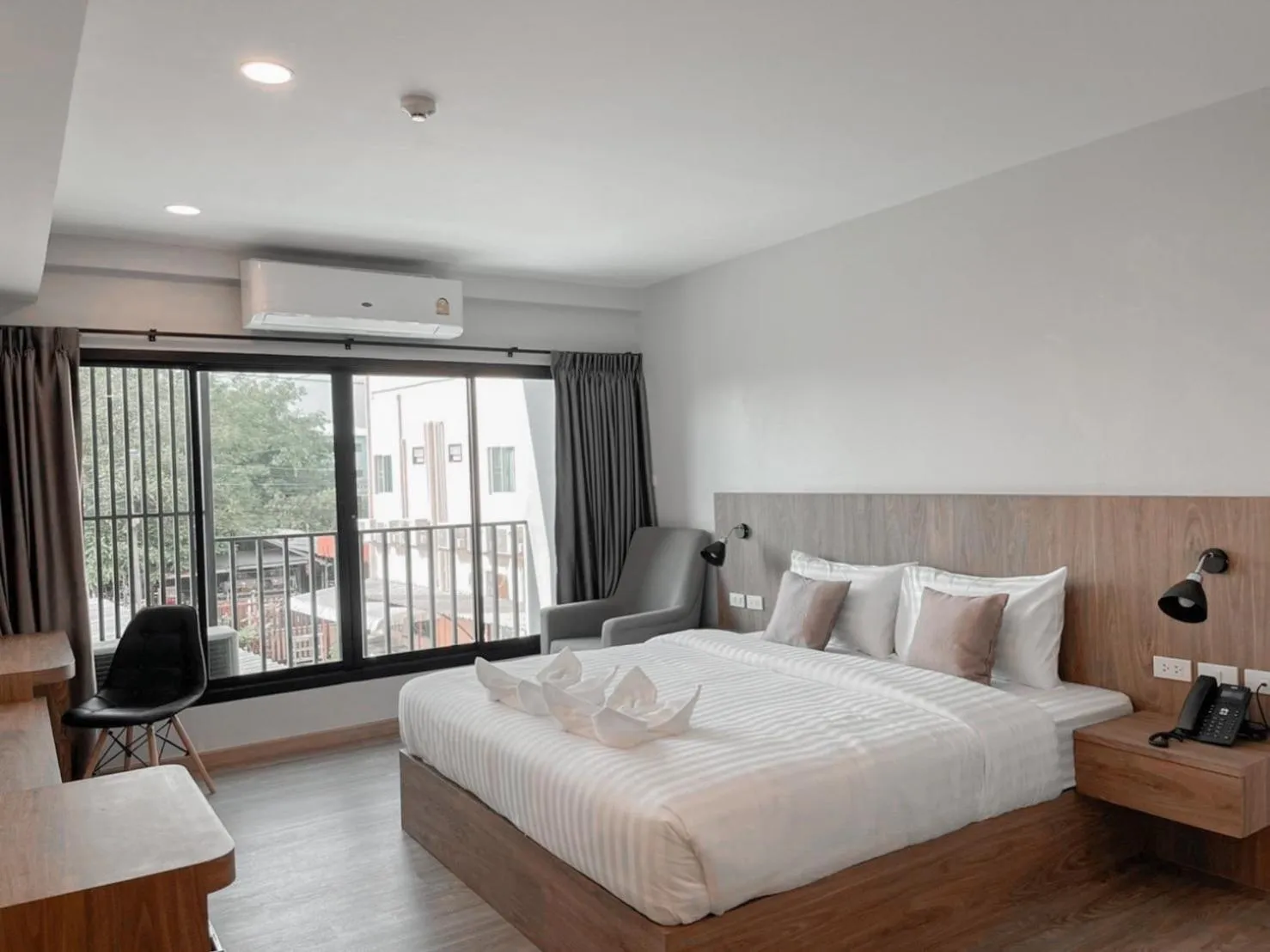 Bedroom, Bed in Nakara Hotel, Ubon Ratchathani