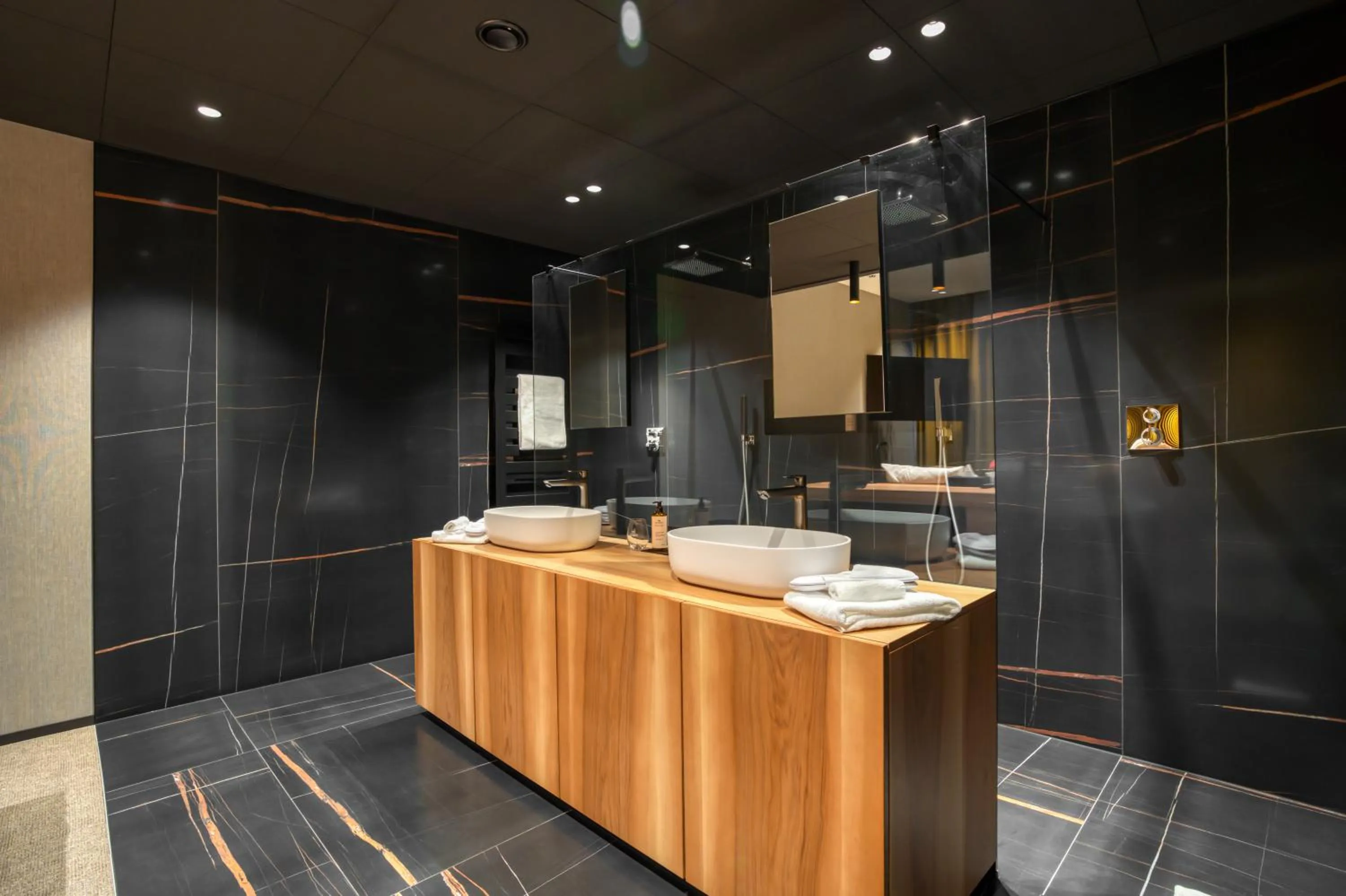 Bathroom in Aux Etangs - Hôtel