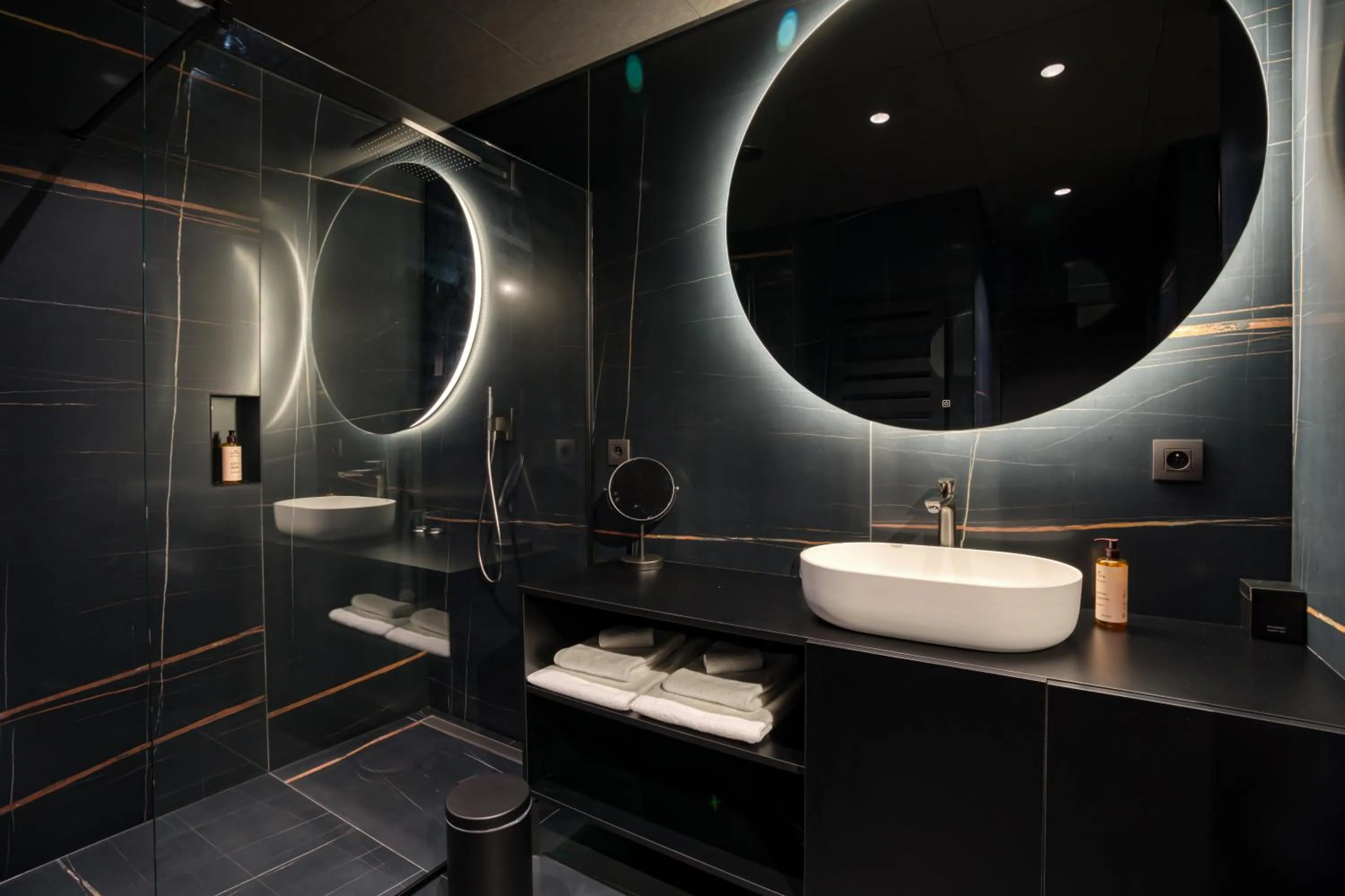 Shower in Aux Etangs - Hôtel