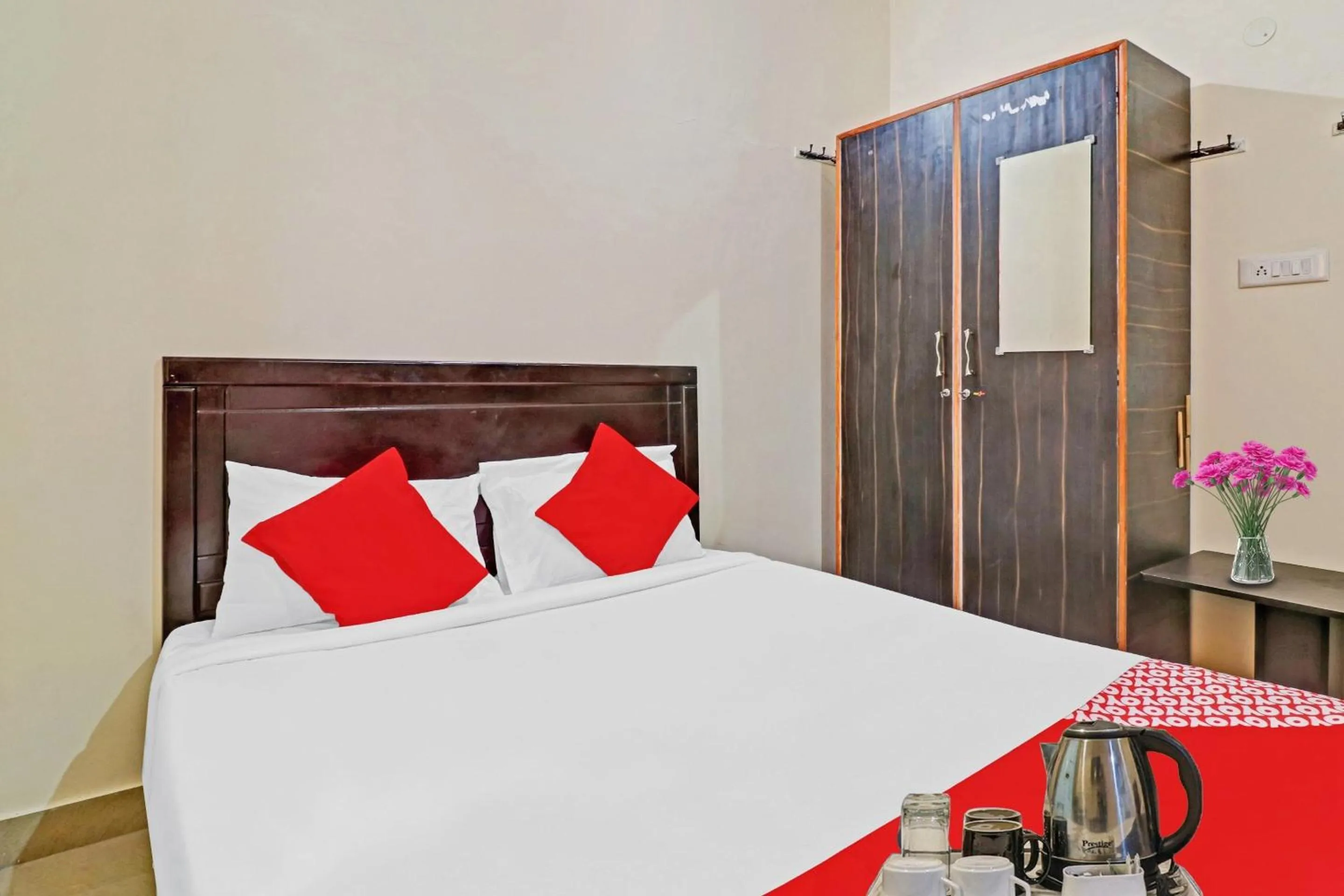 Bedroom, Bed in Super Hotel O Mn Residency Near Ragigudda Sri Prasanna Anjaneyaswamy Temple