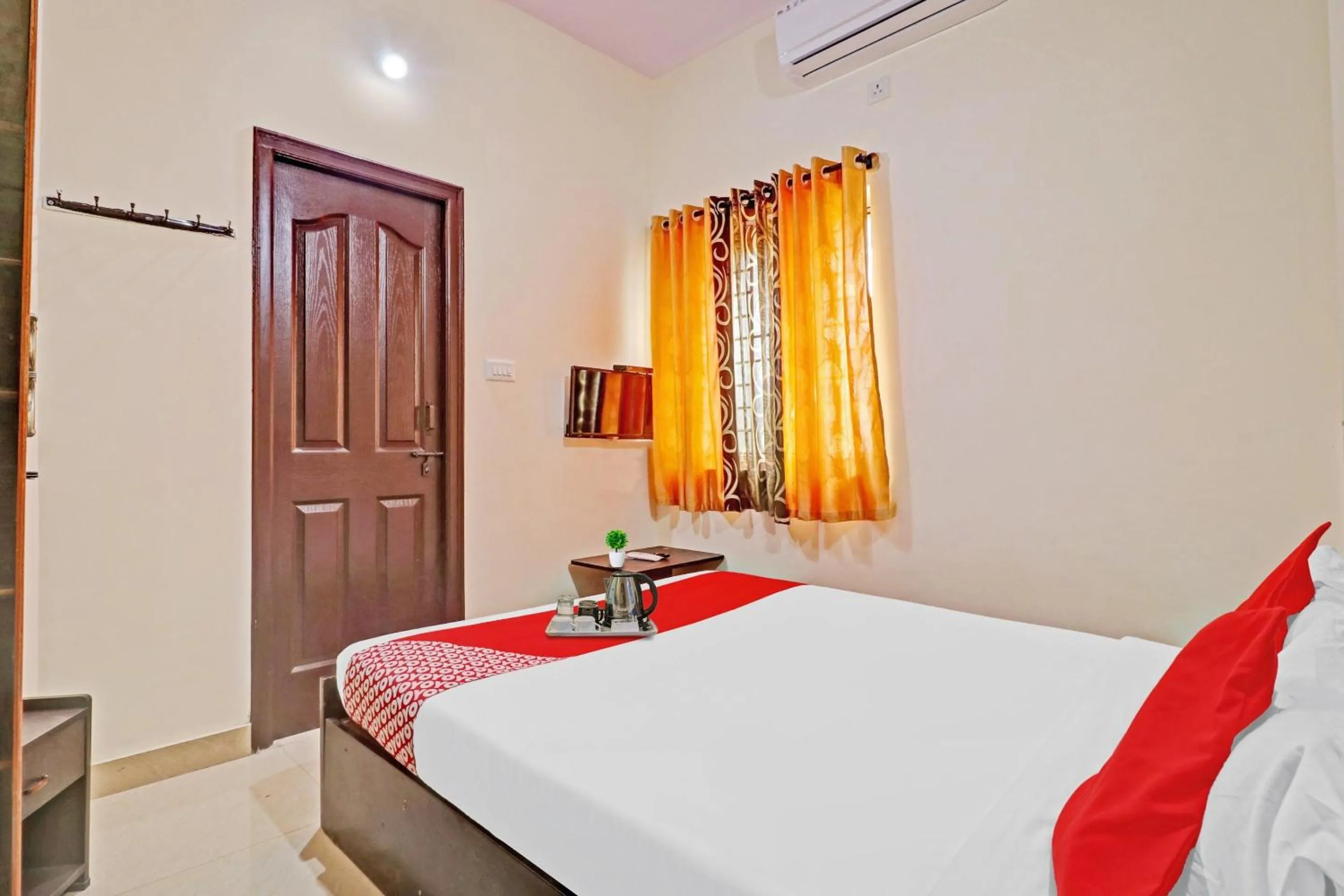 Bedroom, Bed in Super Hotel O Mn Residency Near Ragigudda Sri Prasanna Anjaneyaswamy Temple