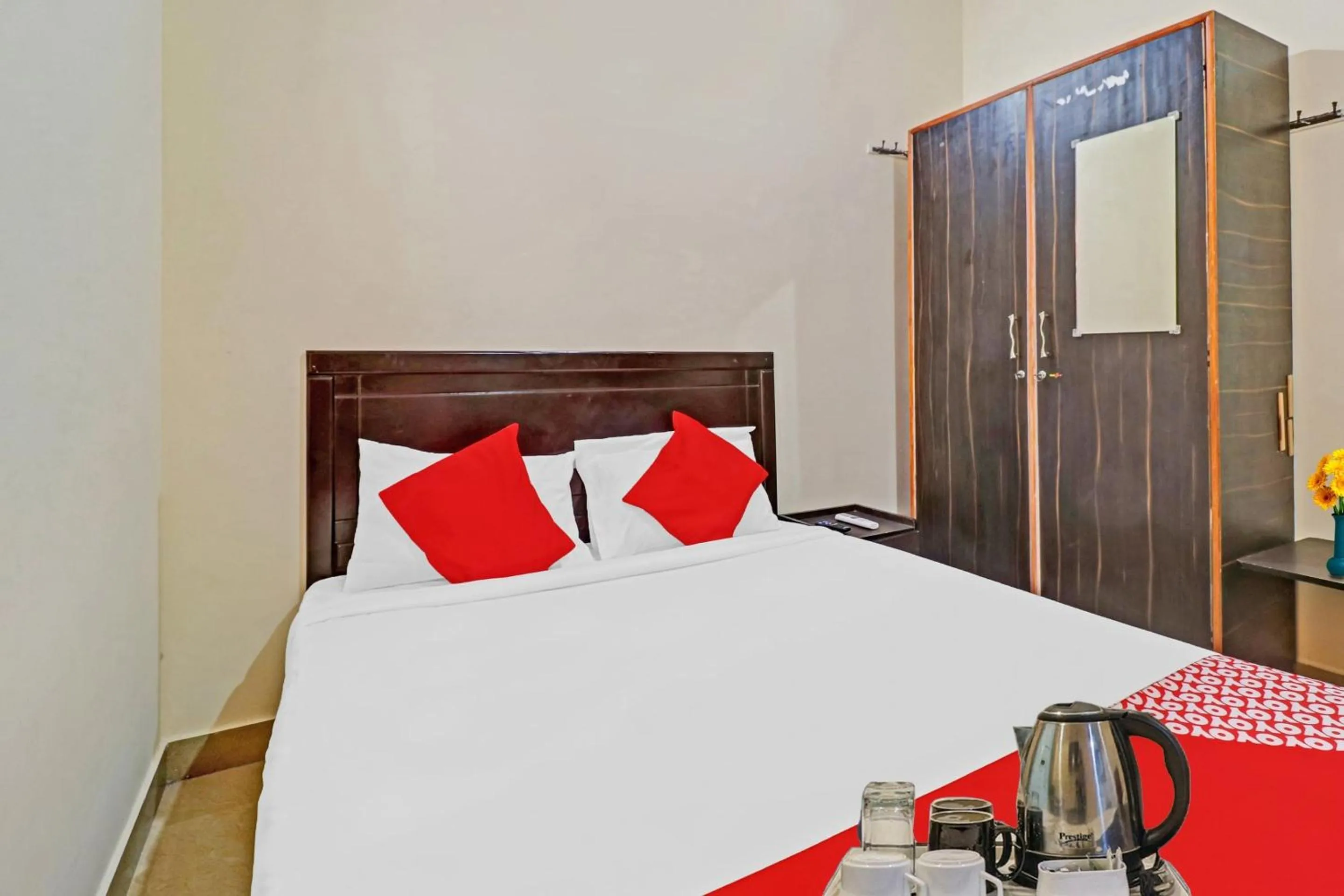 Bedroom, Bed in Super Hotel O Mn Residency Near Ragigudda Sri Prasanna Anjaneyaswamy Temple