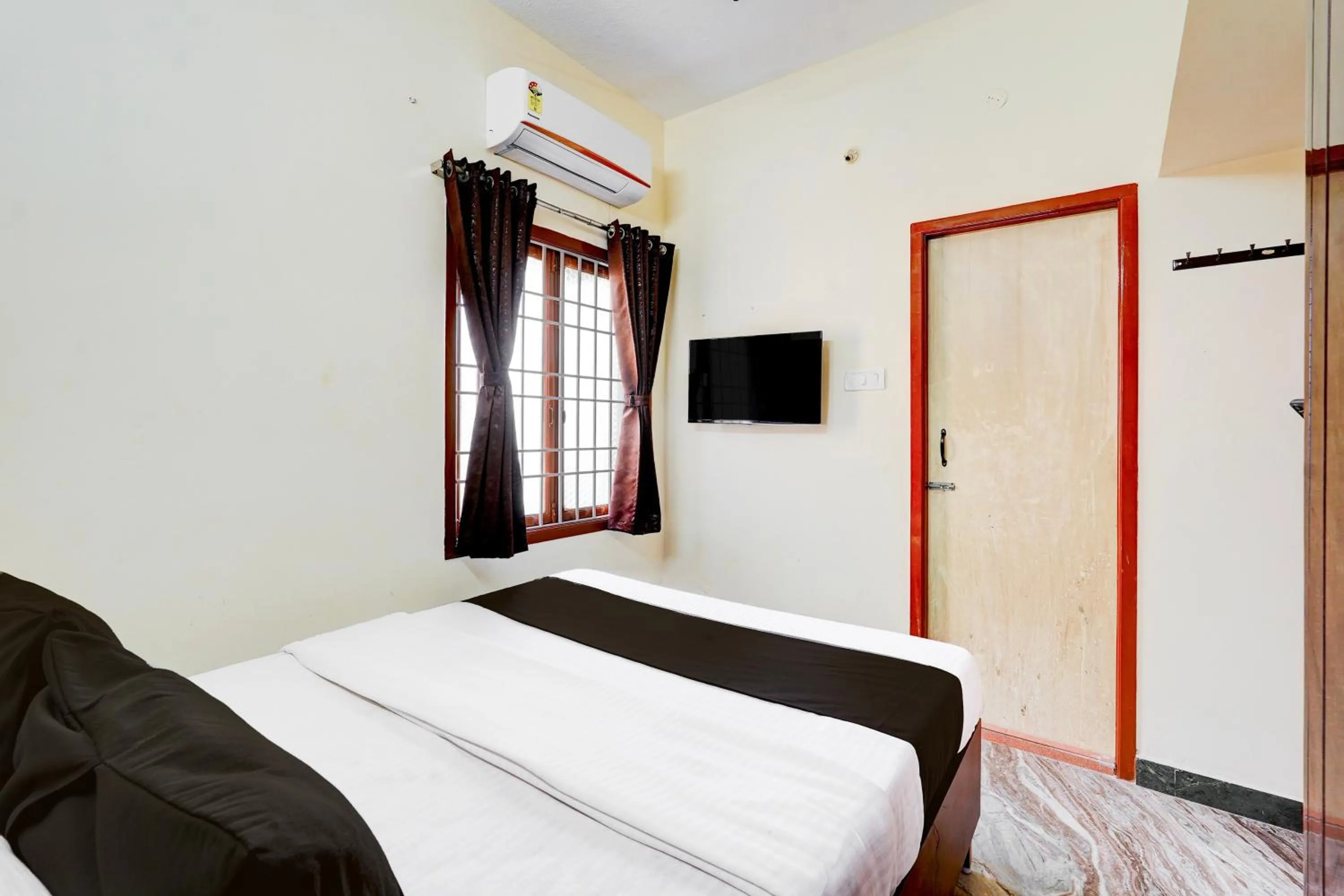 Bedroom, Bed in Super Hotel O Thoraipakkam Chennai