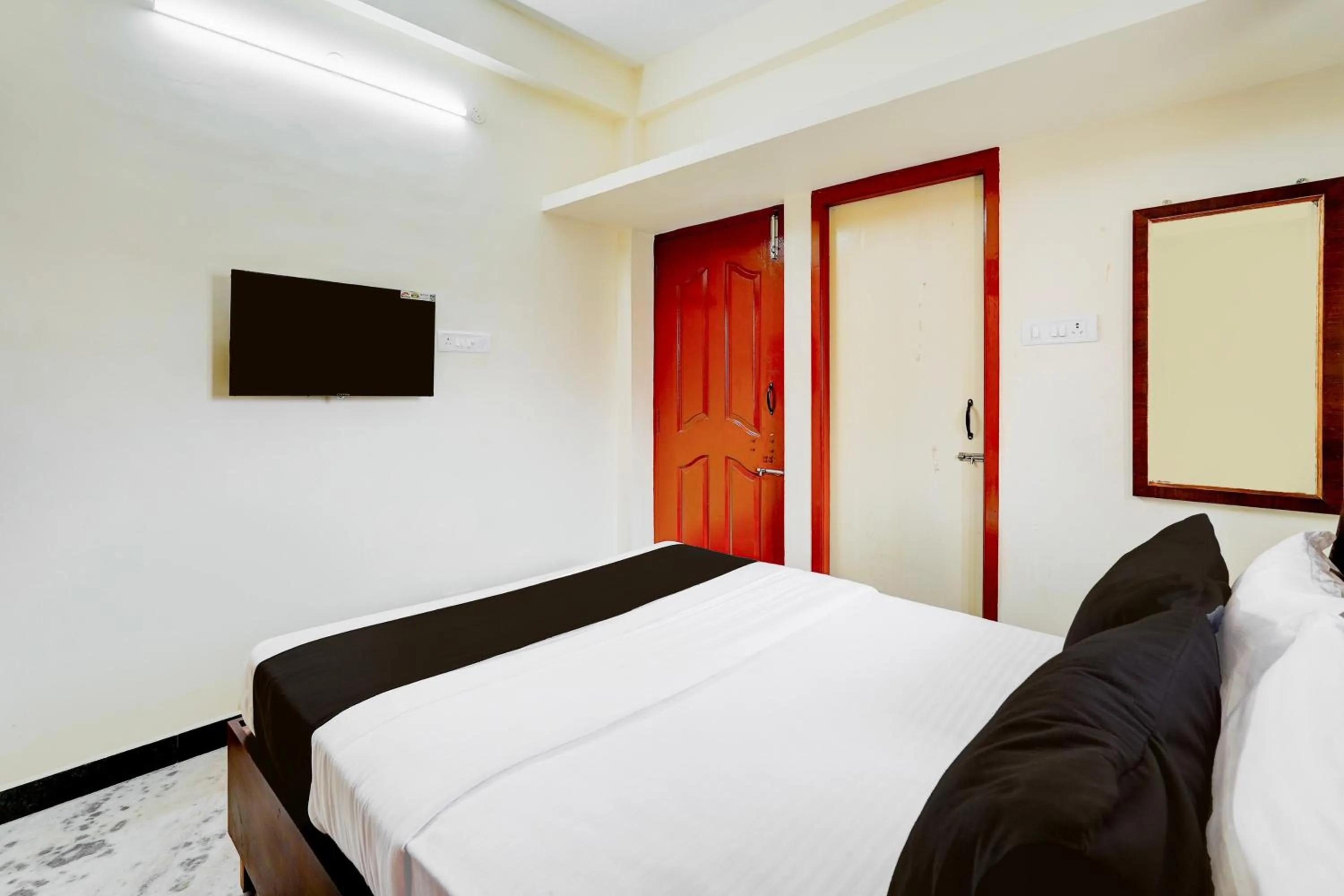 Bedroom, Bed in Super Hotel O Thoraipakkam Chennai