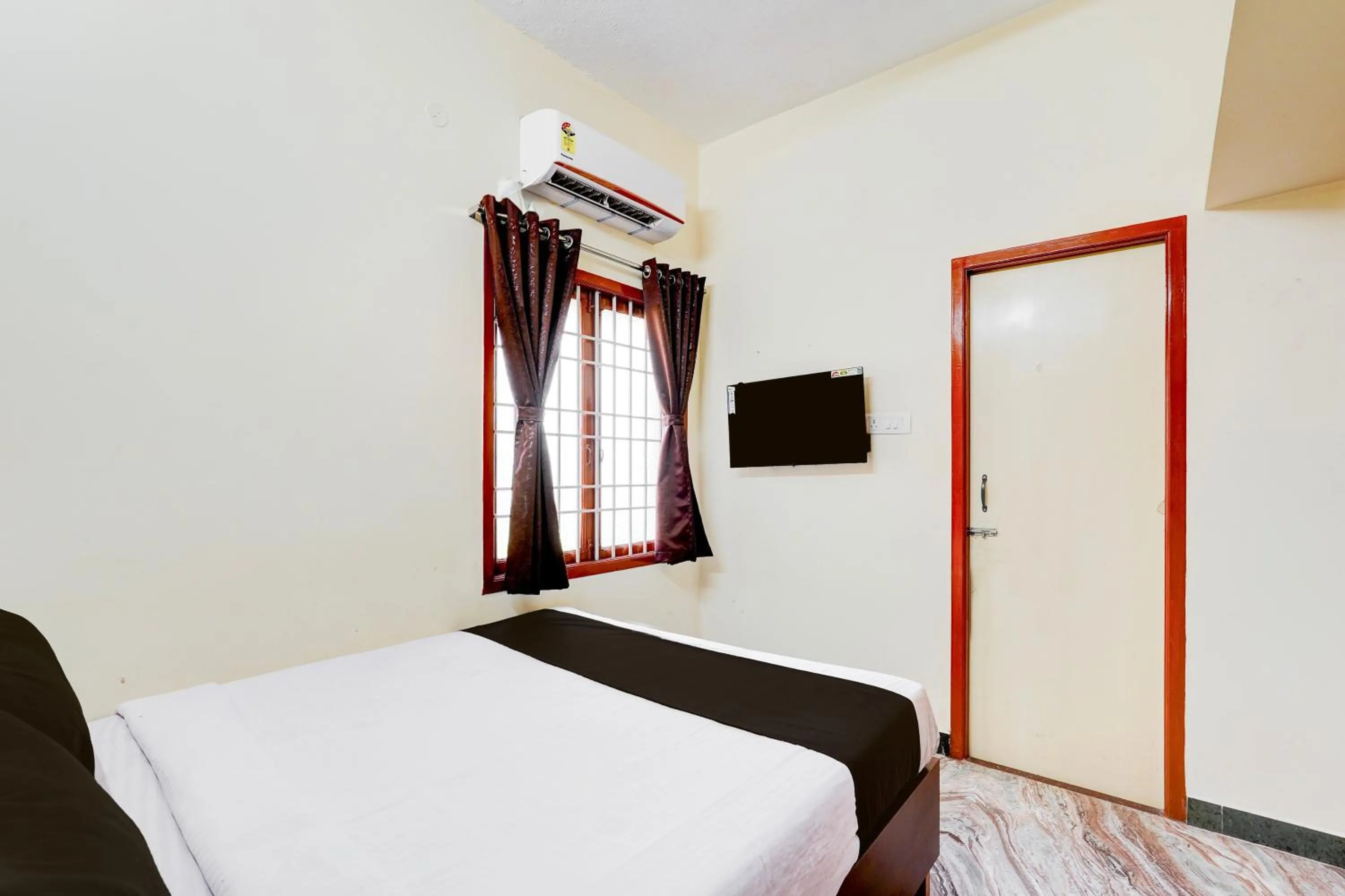 Bedroom, Bed in Super Hotel O Thoraipakkam Chennai