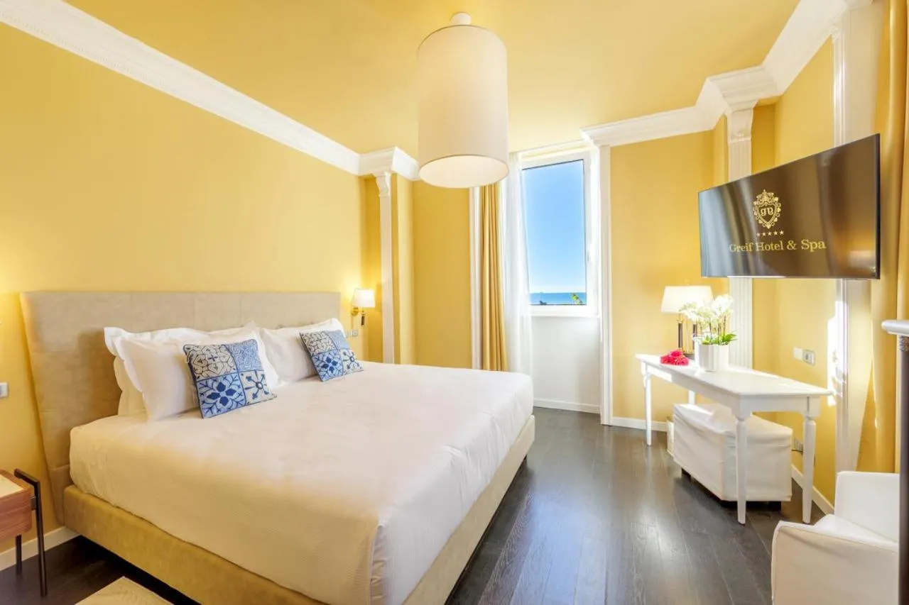 Bed in Greif Hotel & Spa