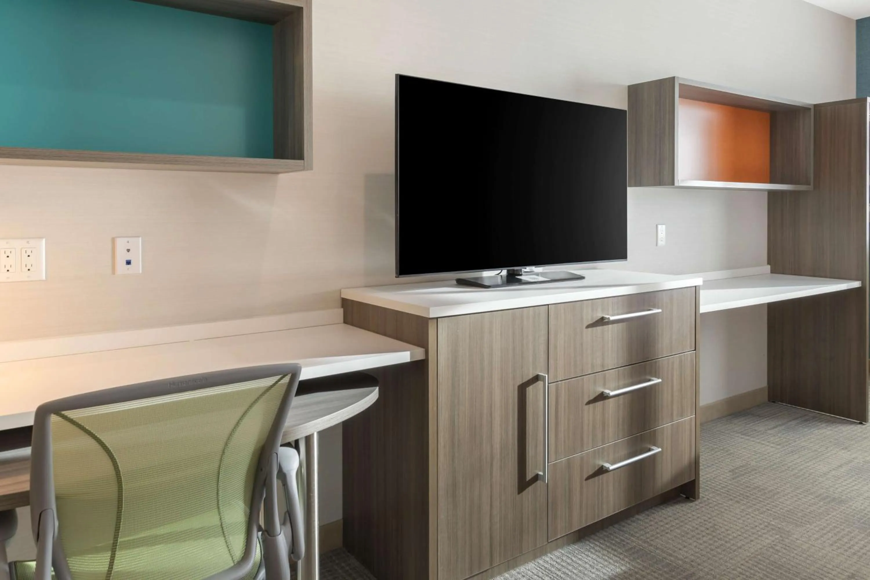 Bedroom in Home2 Suites By Hilton Redlands