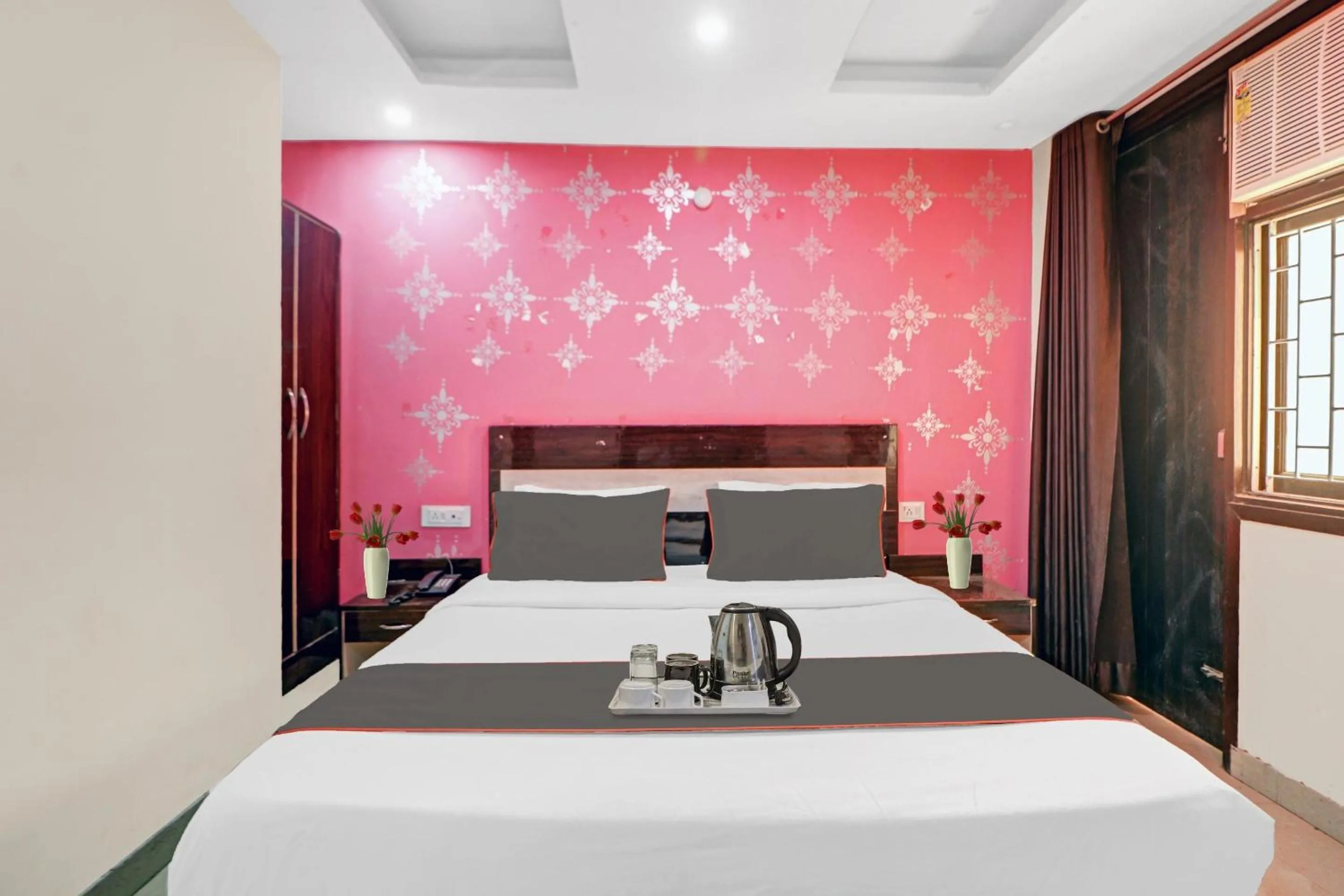 Bathroom, Bed in Super Hotel O Lotus