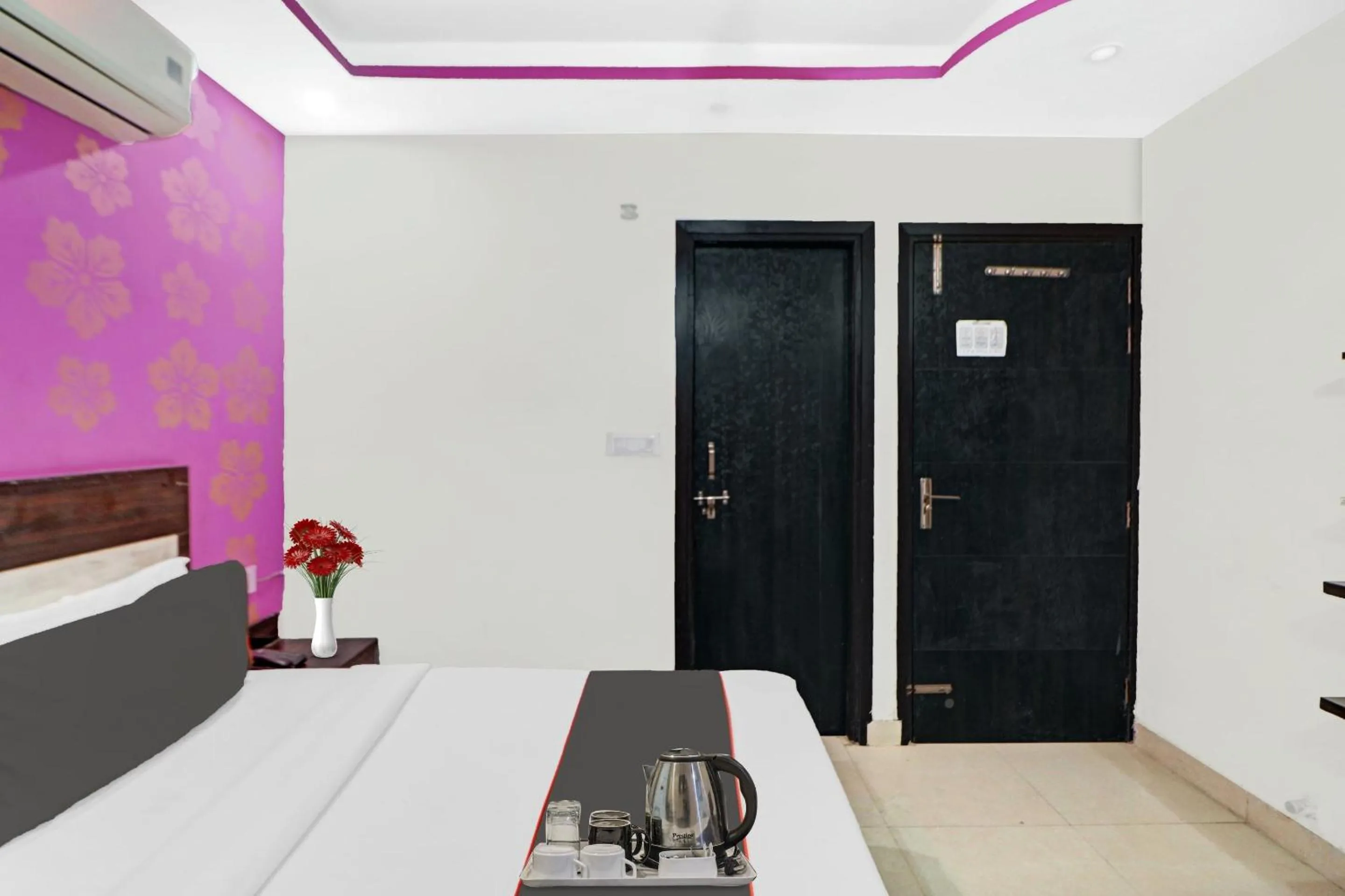 Bedroom, Bed in Super Hotel O Lotus