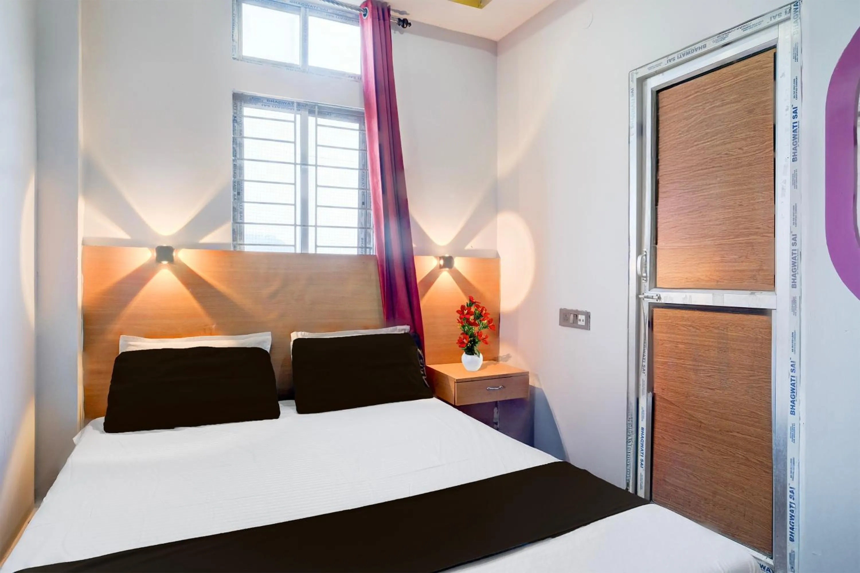 Bedroom, Bed in Super Hotel O Garchuk Market Formerly Trendz Stay