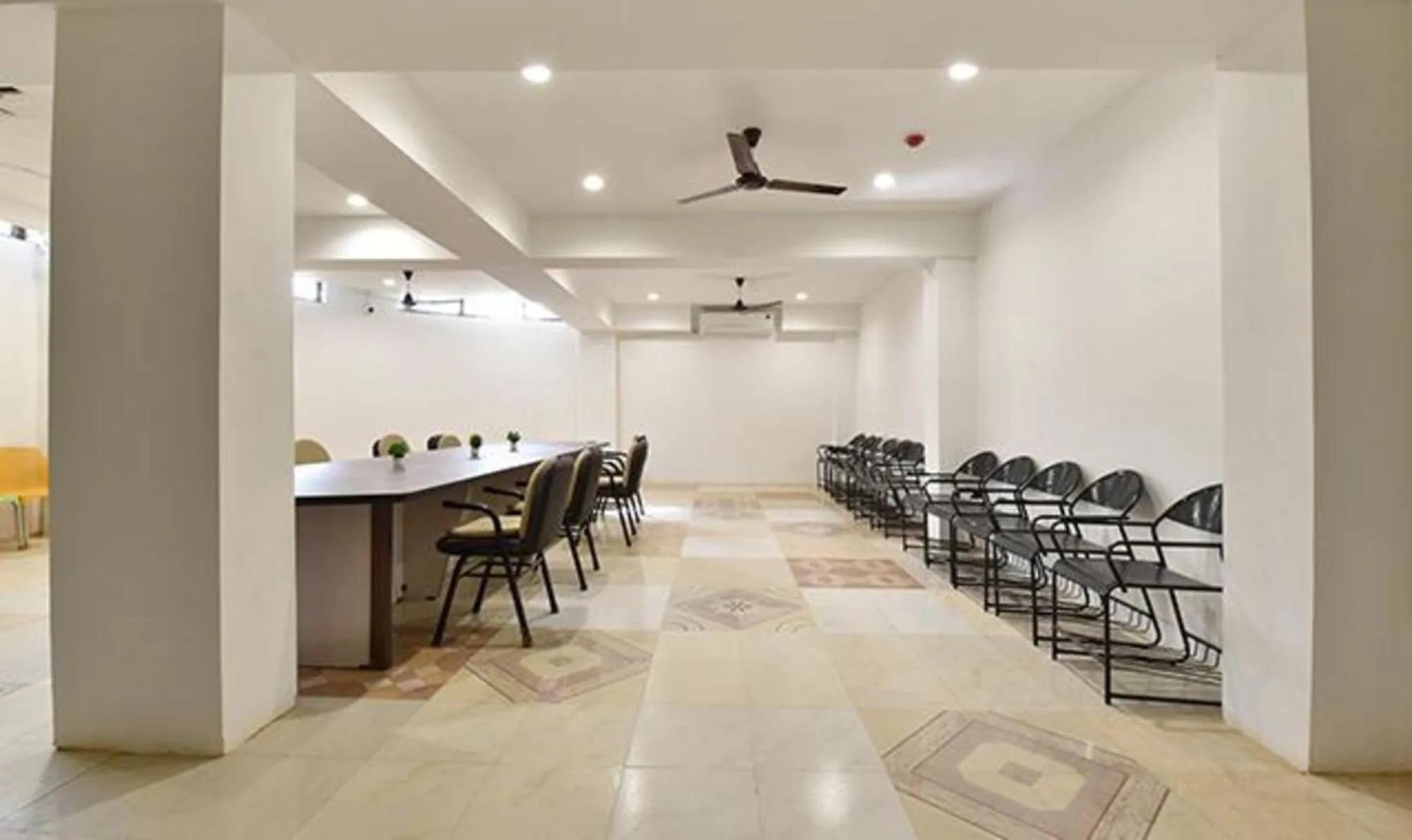 Meeting/conference room in Oriva Siddharth Corporate - Vavol, Gandhinagar
