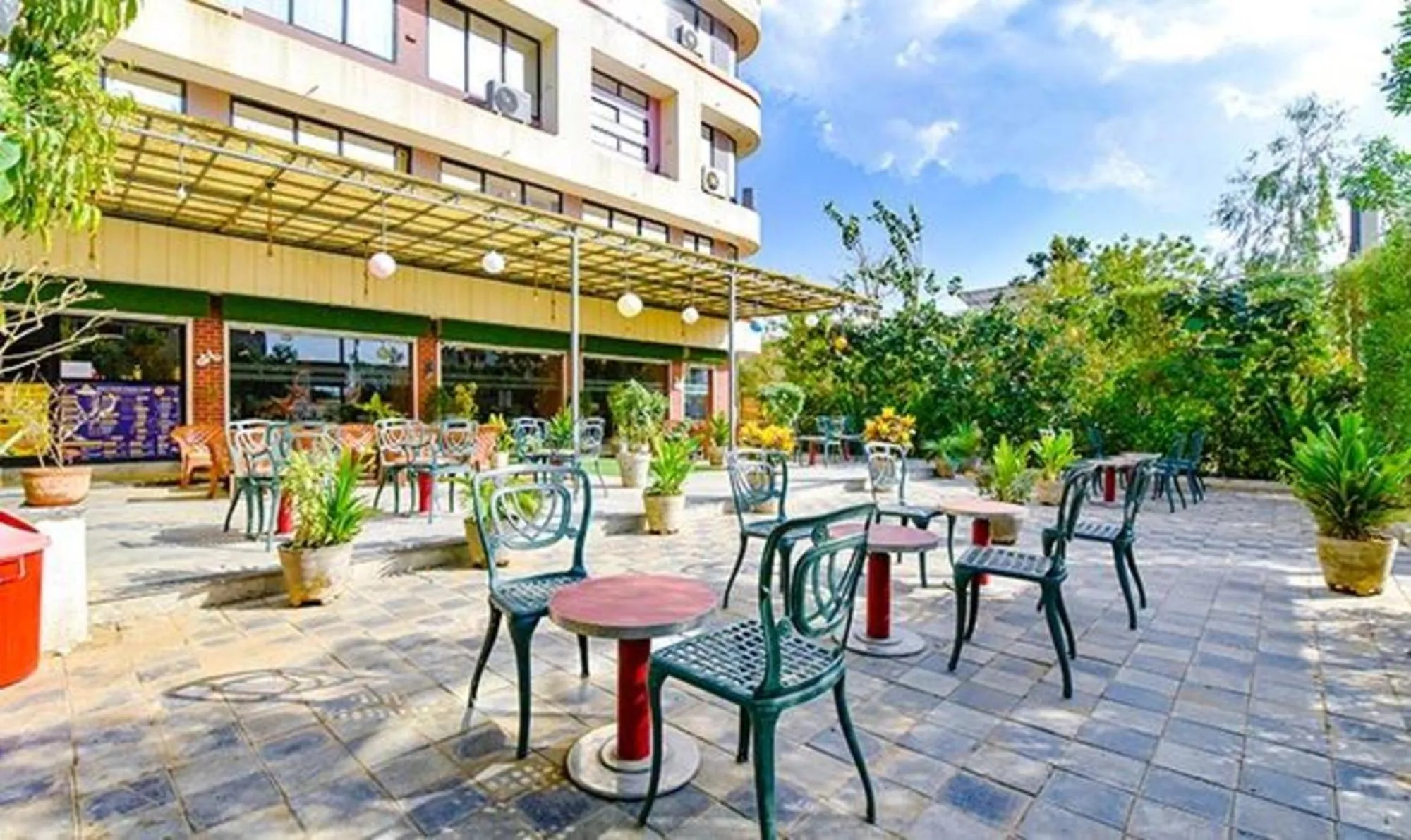 Restaurant/places to eat in Oriva Siddharth Corporate - Vavol, Gandhinagar