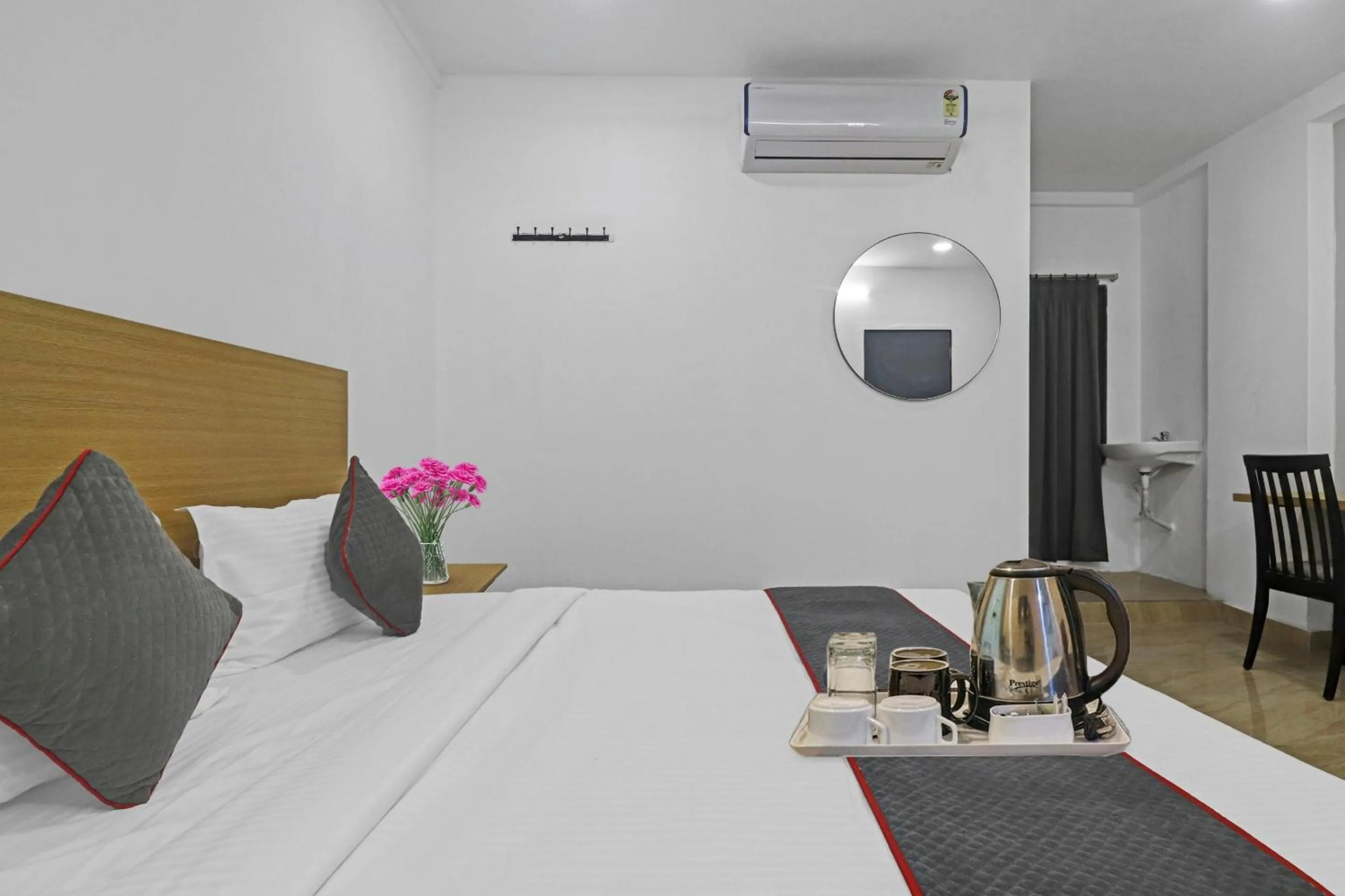 Bedroom, Bed in Townhouse De Alphabet Hotel