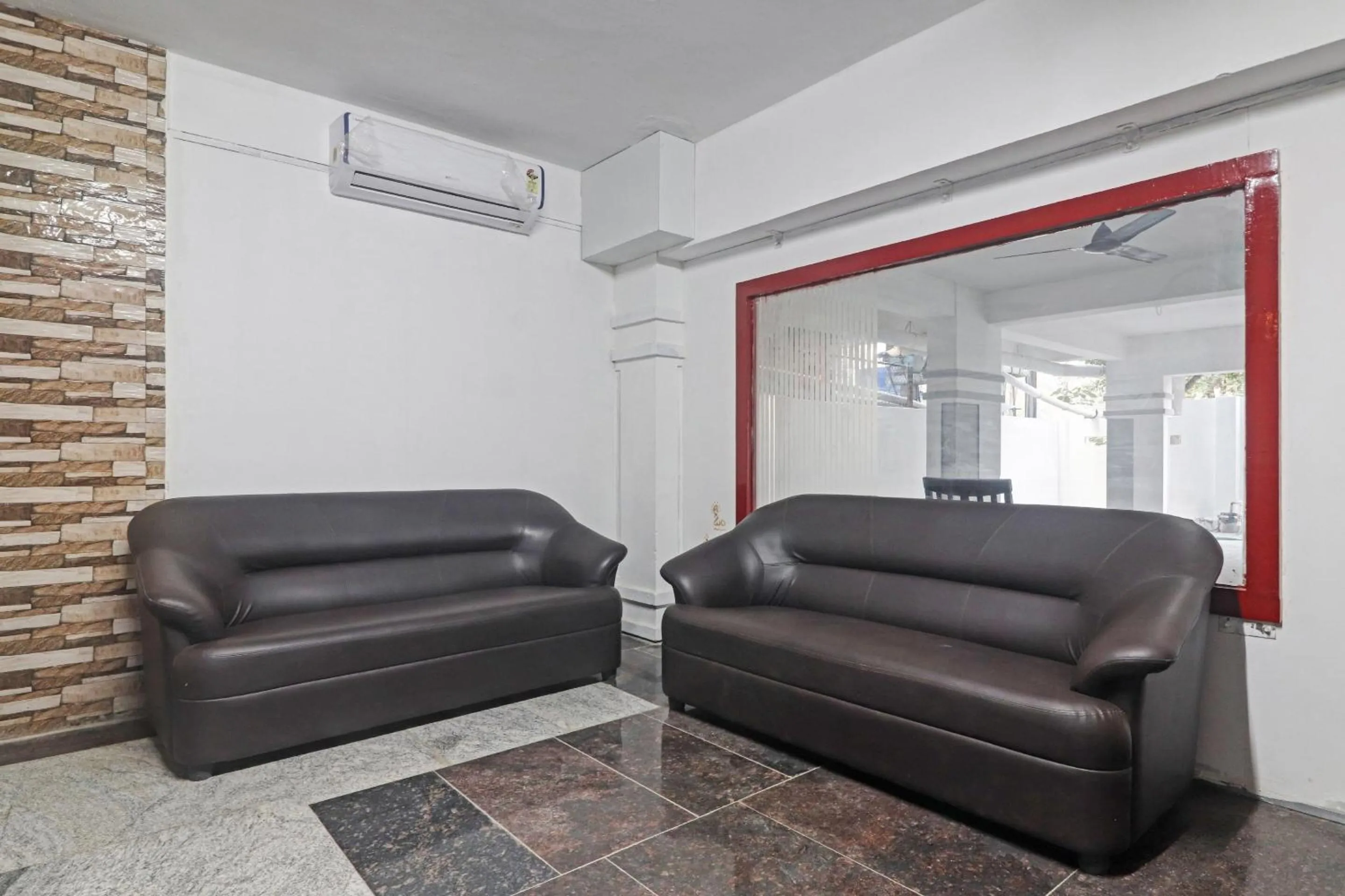 Lobby or reception in Townhouse De Alphabet Hotel