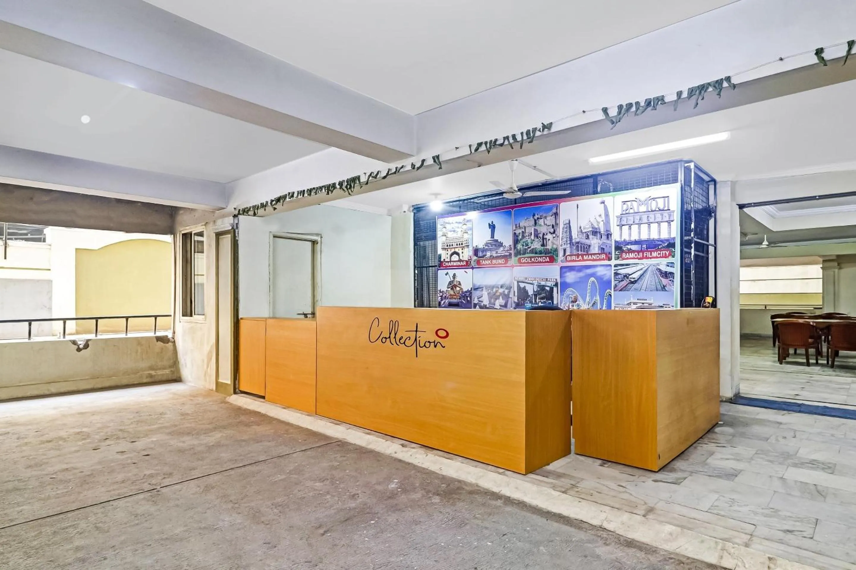 Lobby or reception in Capital O Samrat Palace Near Nampally Station