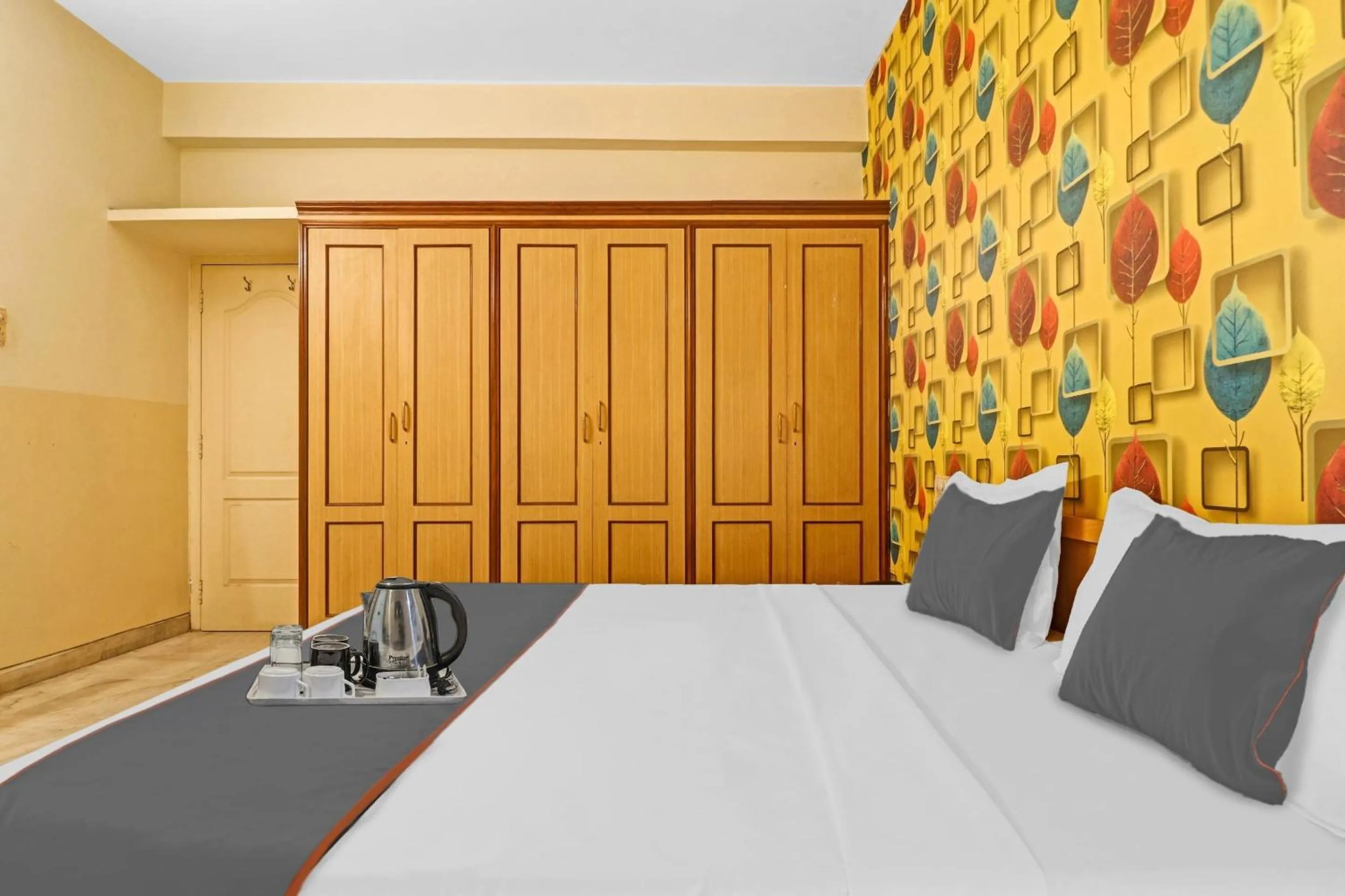 Bedroom, Bed in Capital O Samrat Palace Near Nampally Station