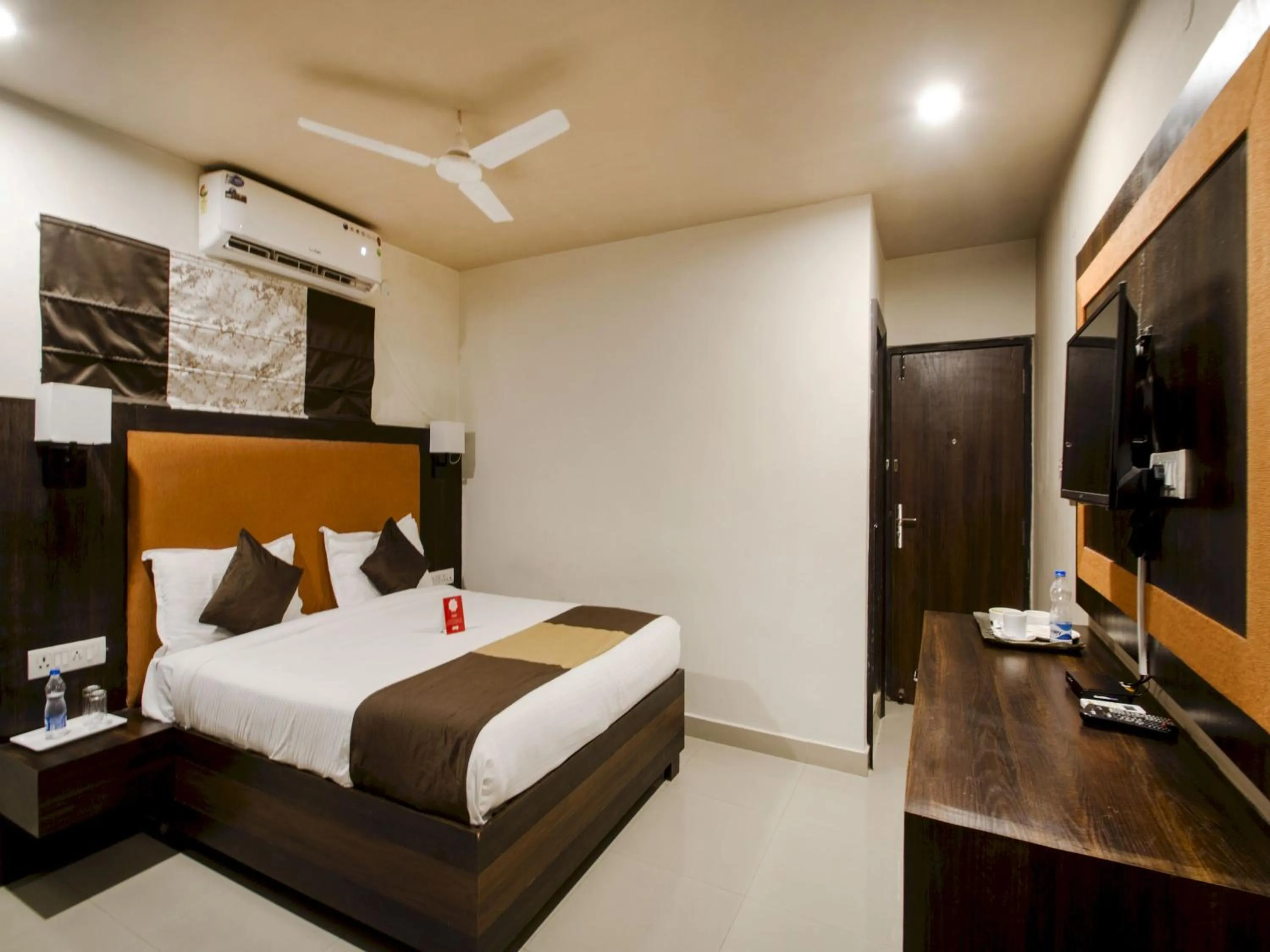 Bedroom, Bed in Collection O Park Heights Banjara Hills Near Gvk One Mall