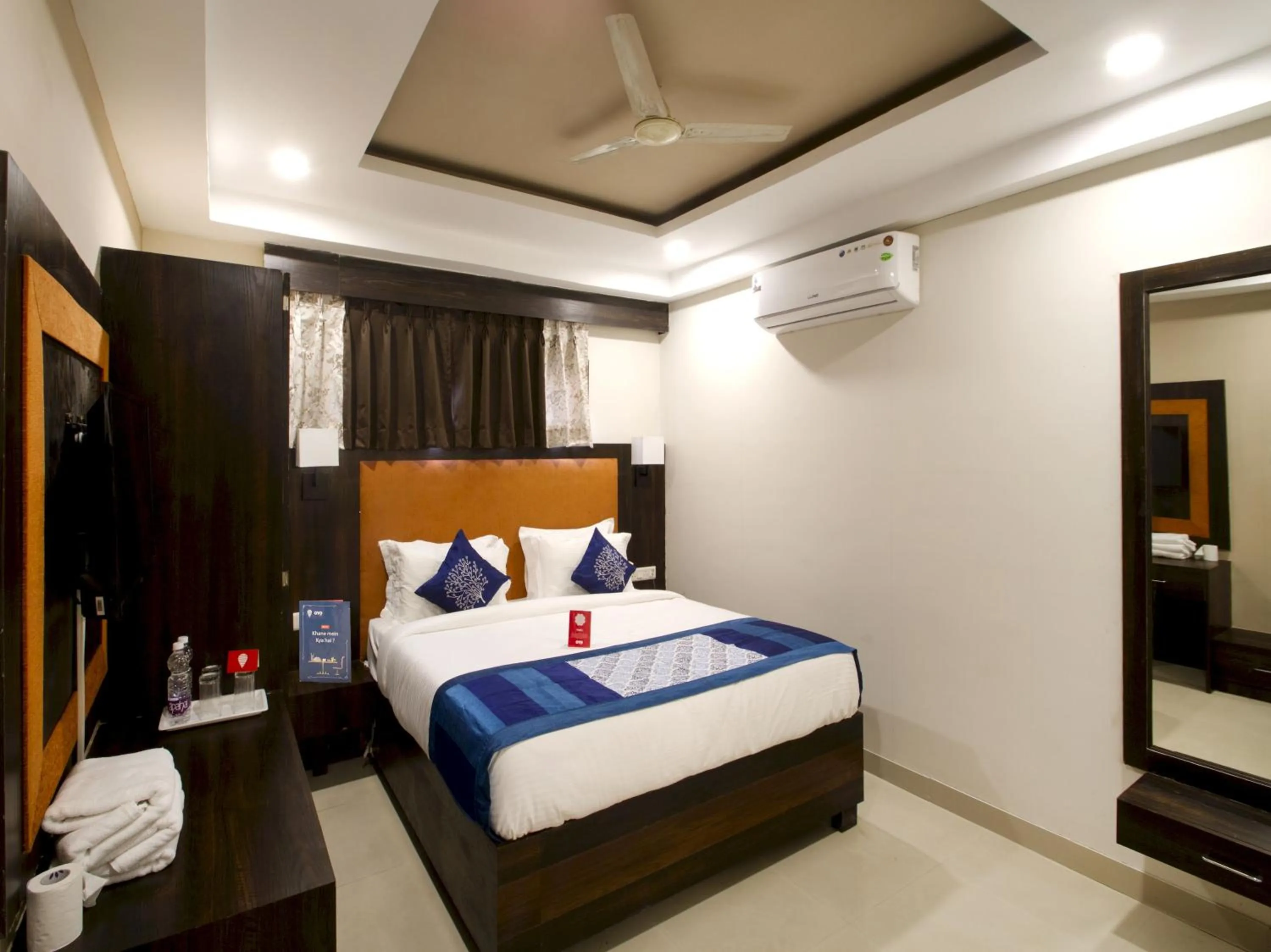 Bedroom, Bed in Collection O Park Heights Banjara Hills Near Gvk One Mall