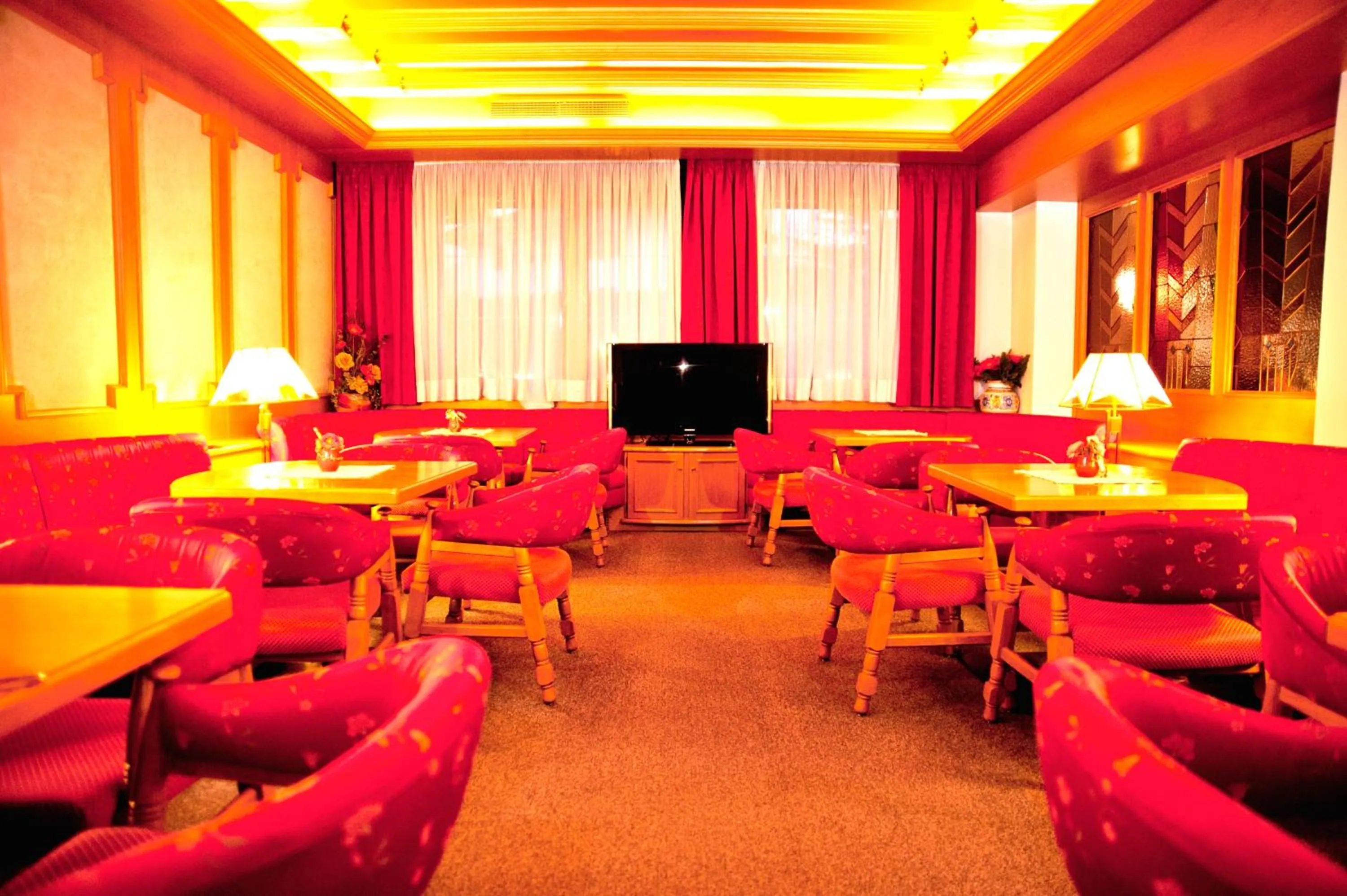 Restaurant/places to eat in Hotel Chrys