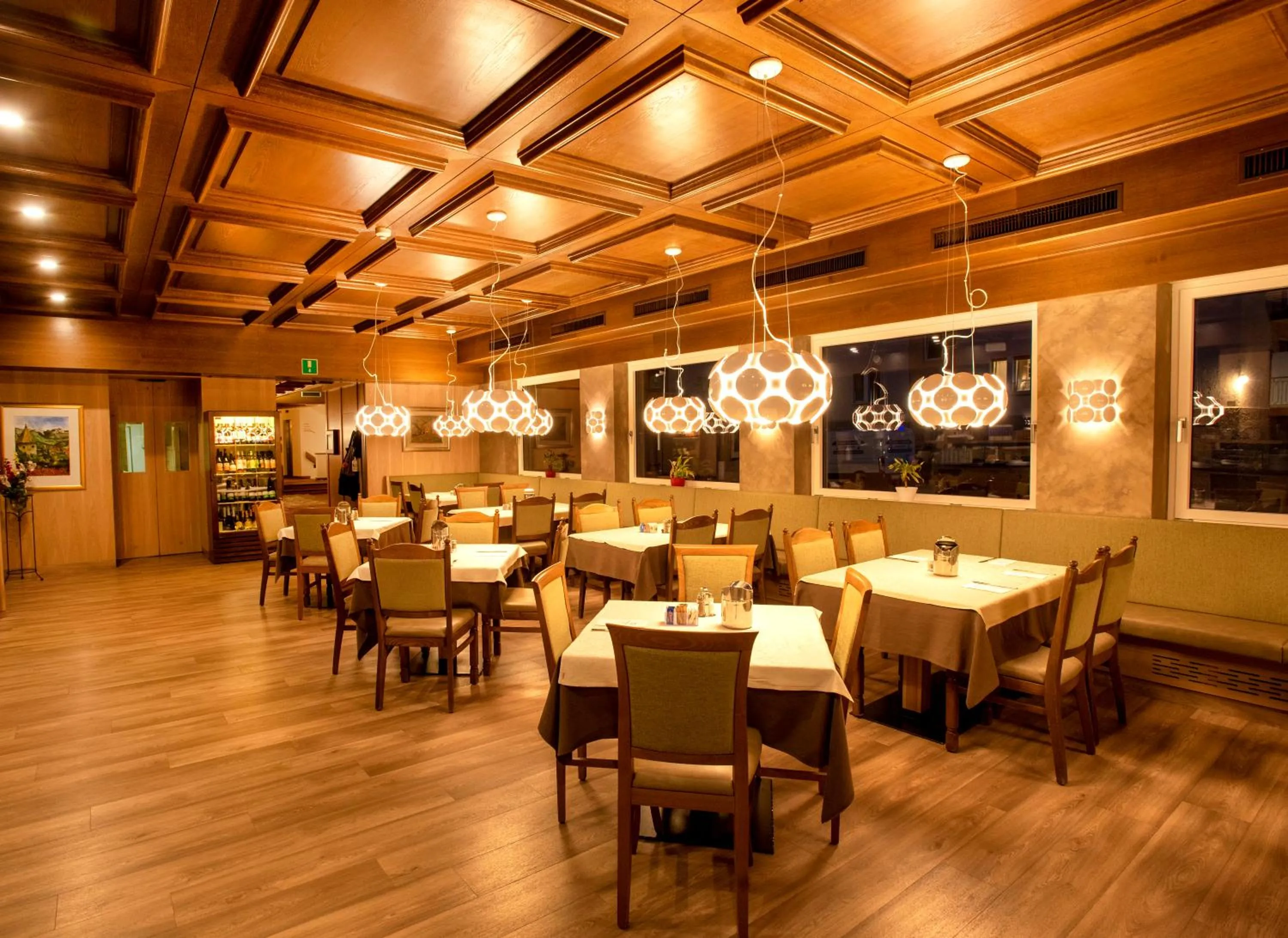 Restaurant/places to eat in Hotel Chrys