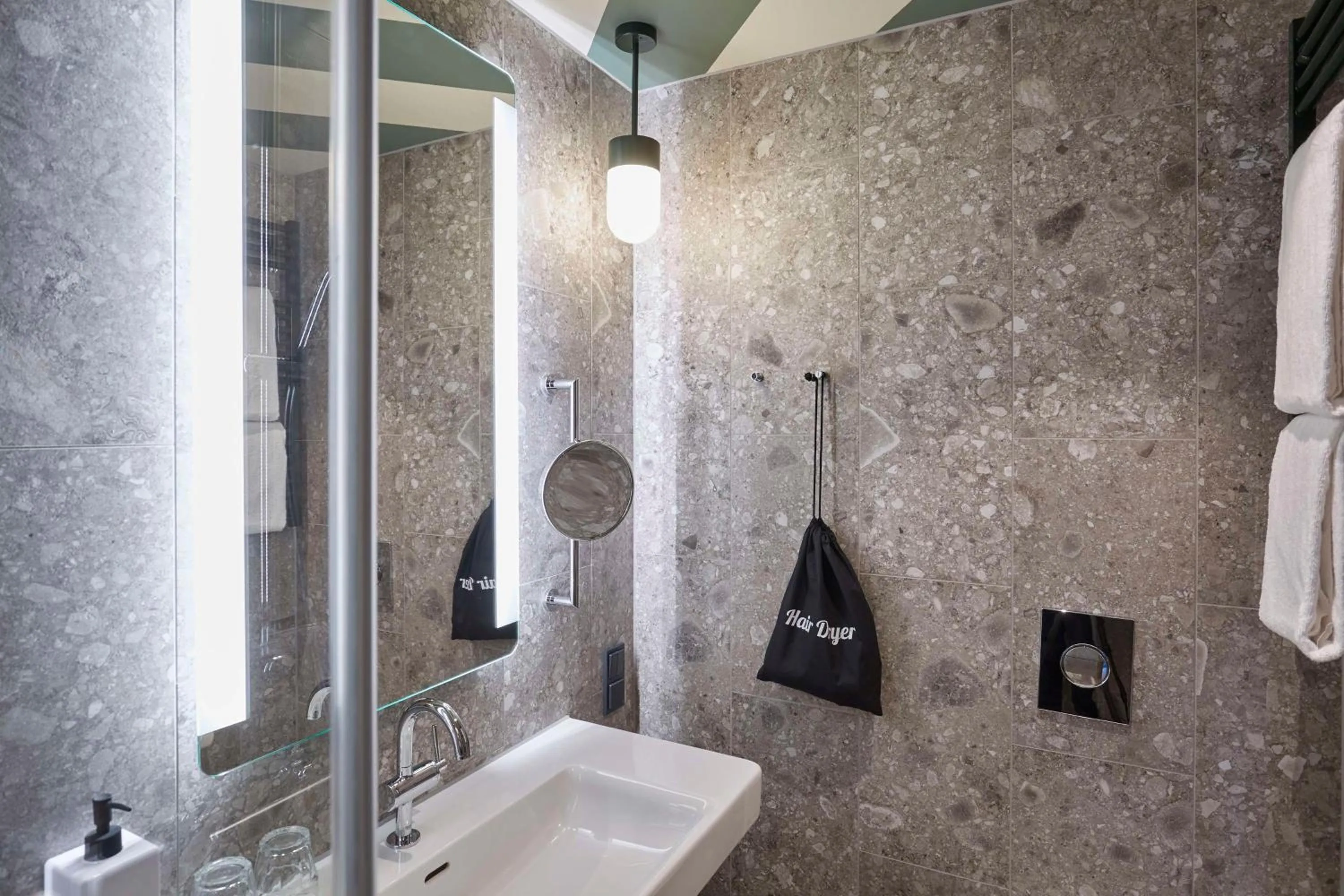 Bathroom in Scandic Frankfurt Hafenpark