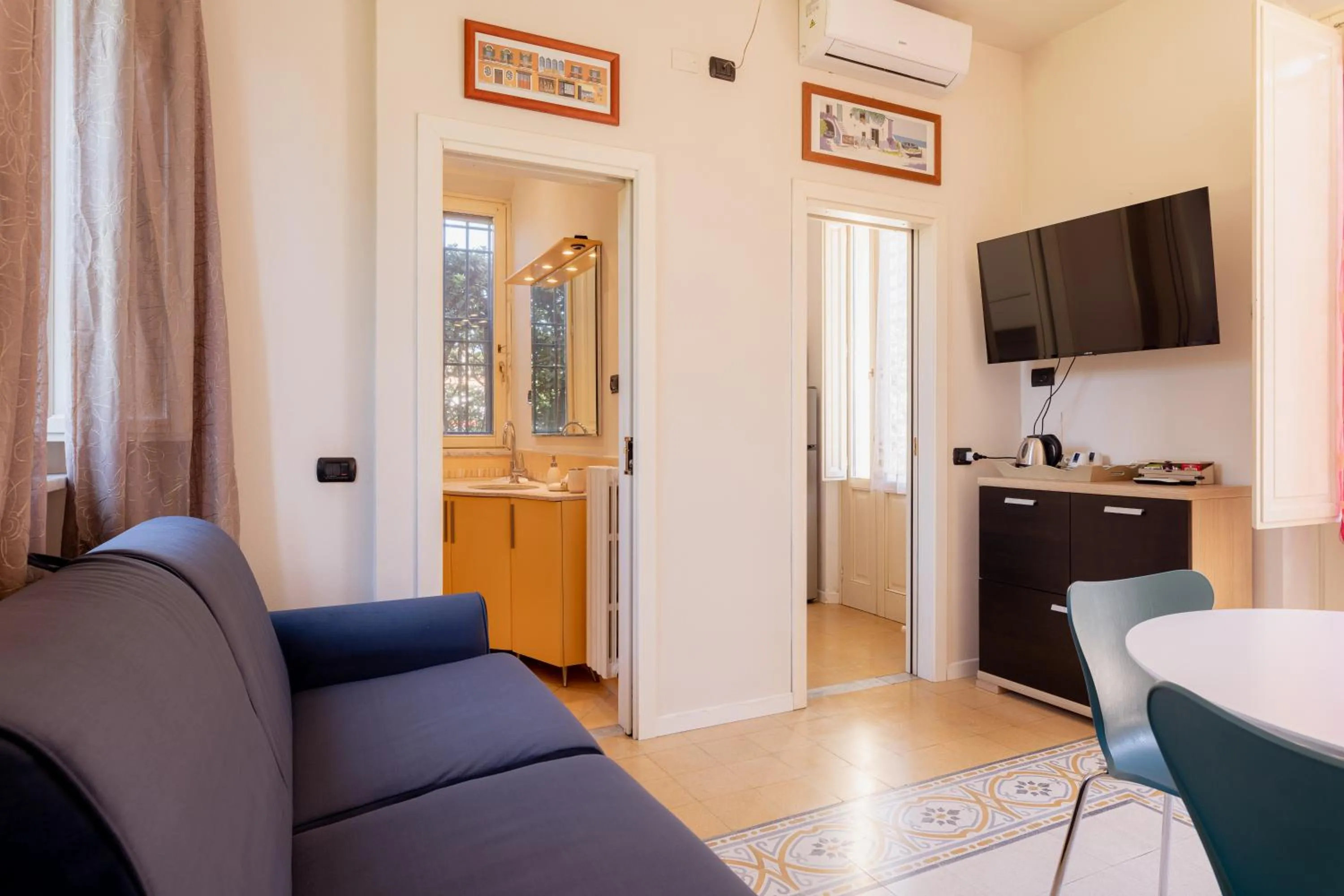 TV and multimedia in Villa Romantica Wellness & SPA