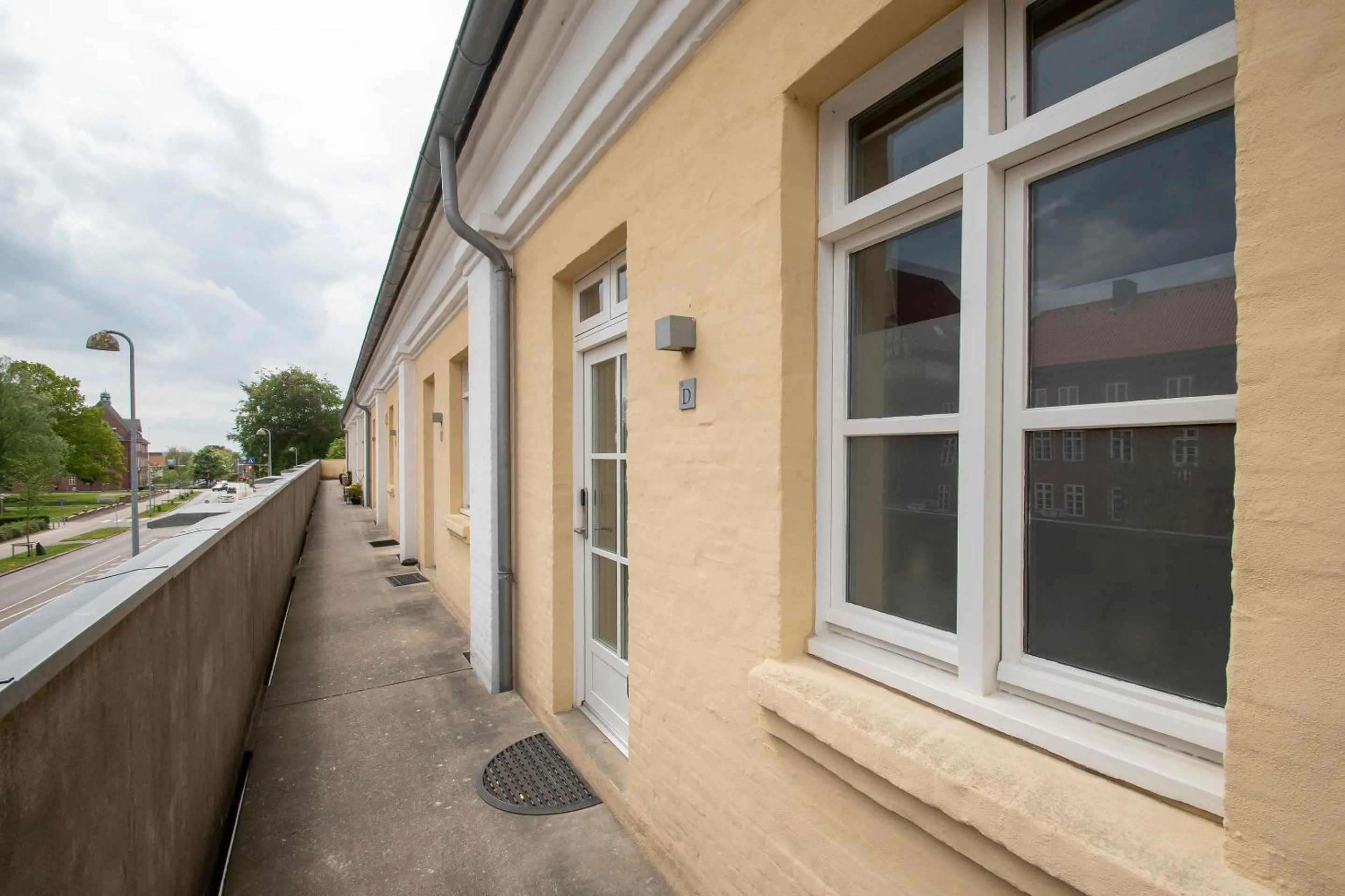 Facade/entrance in Central City Apartment