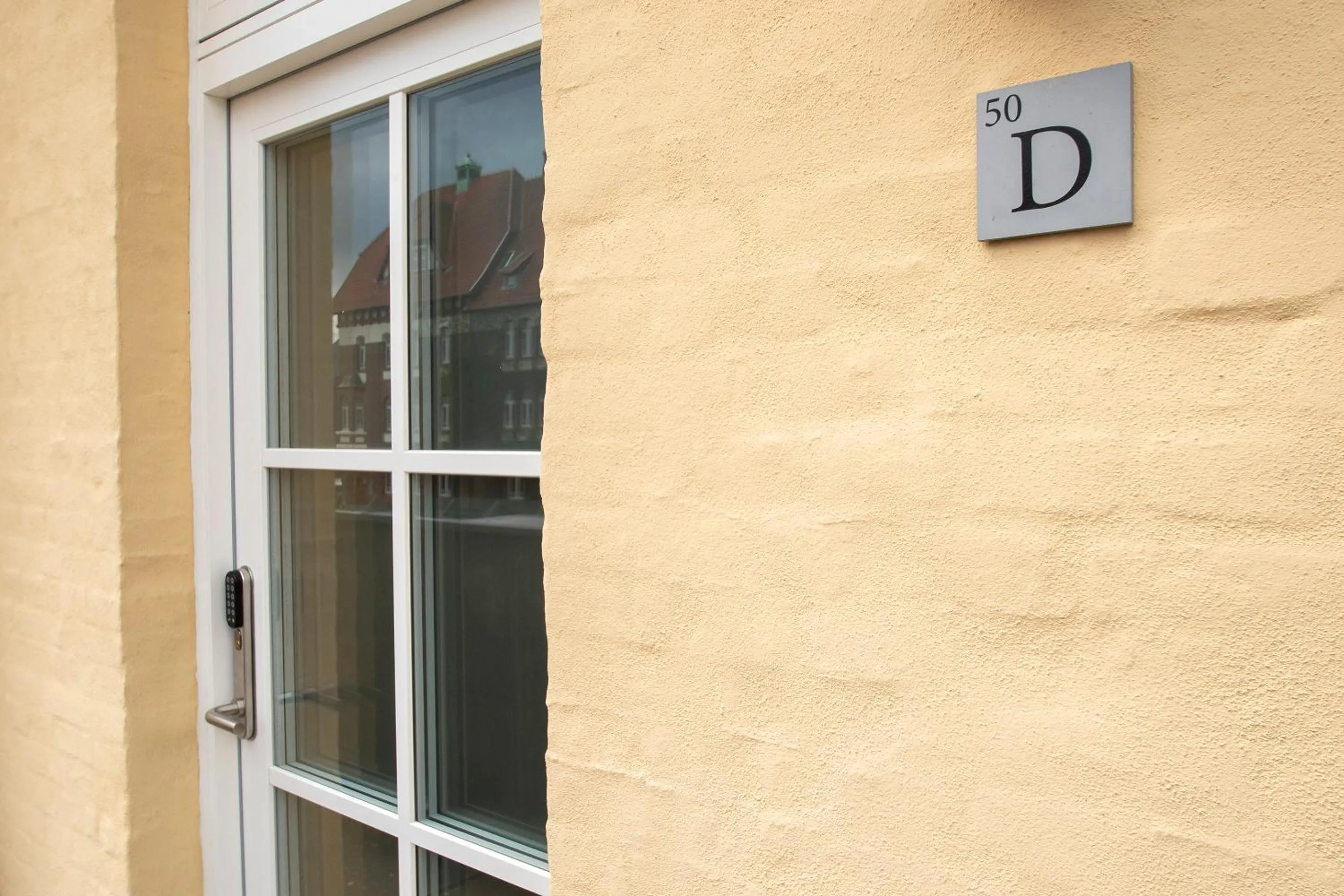 Facade/entrance in Central City Apartment