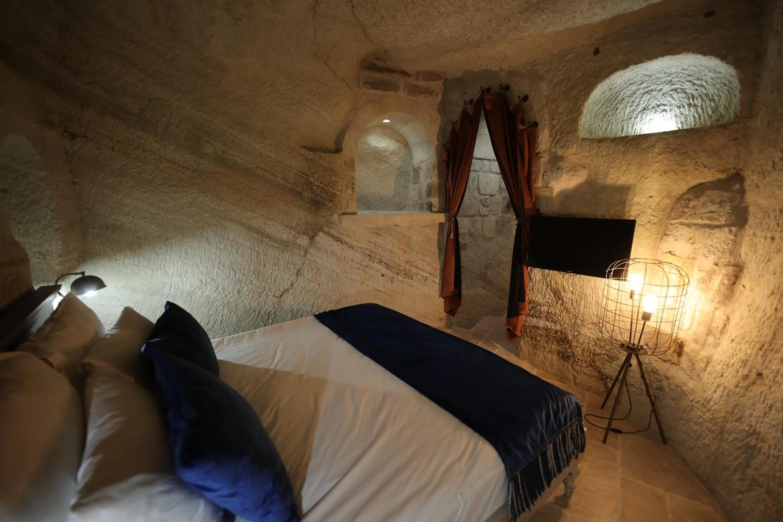 Bed in Ürgüp Cave Suites
