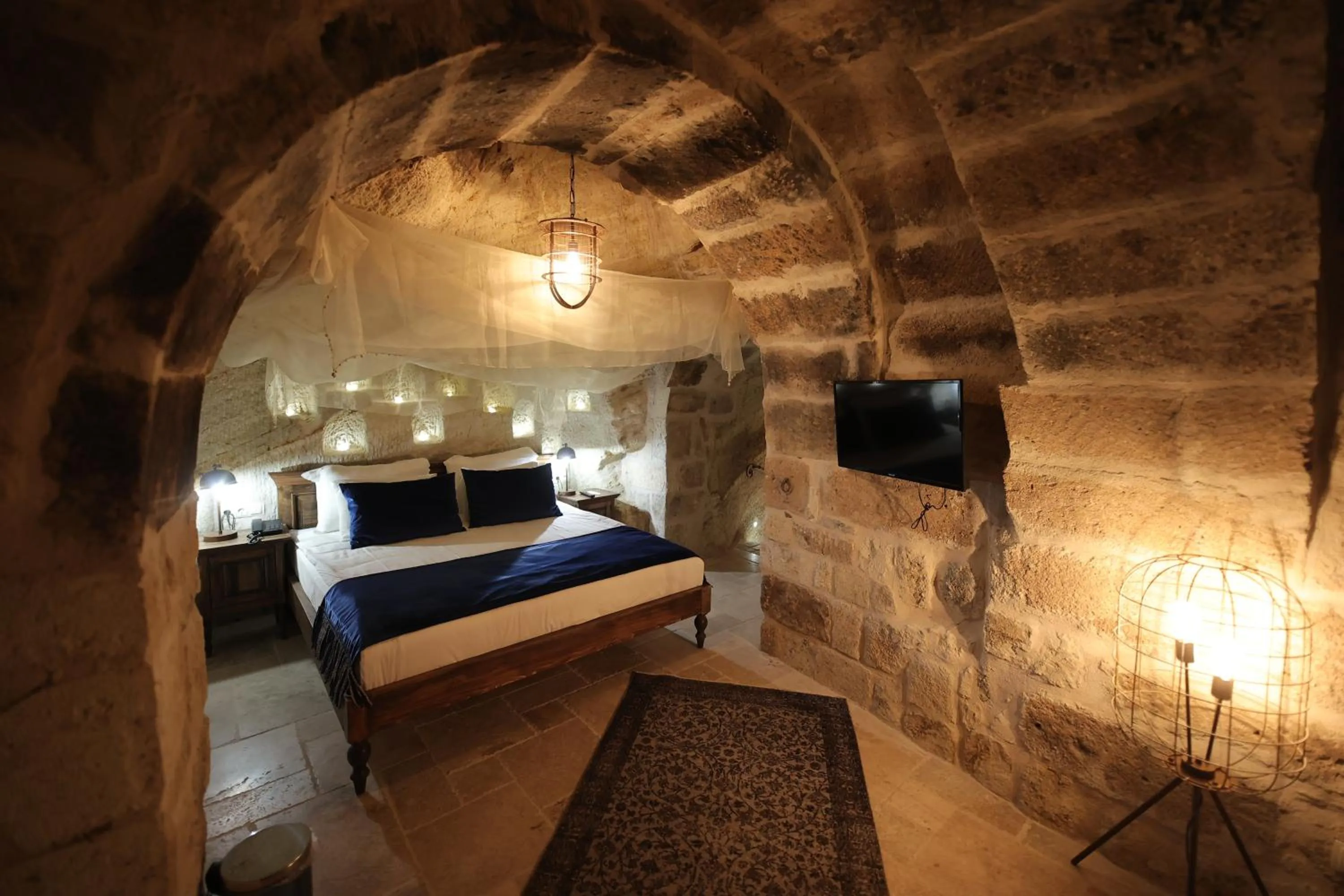 Photo of the whole room, Bed in Ürgüp Cave Suites