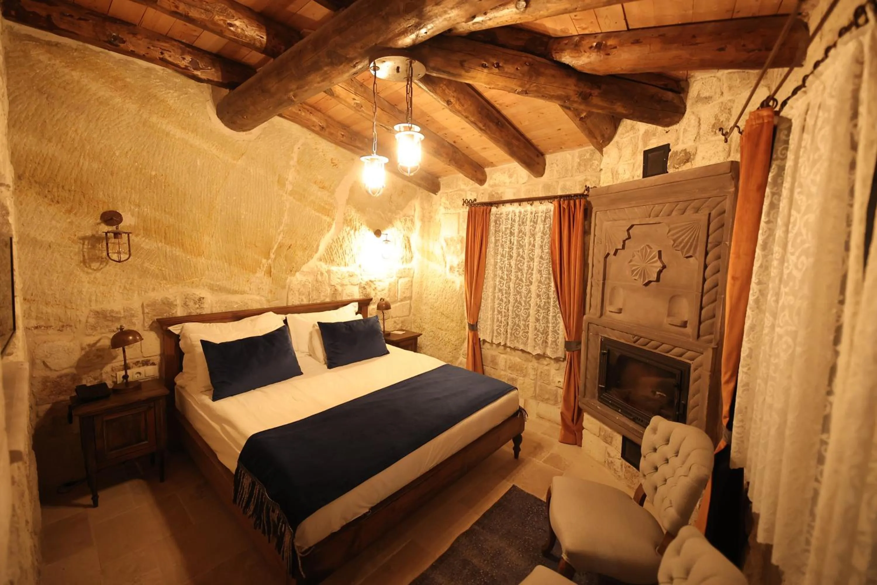 Photo of the whole room, Bed in Ürgüp Cave Suites