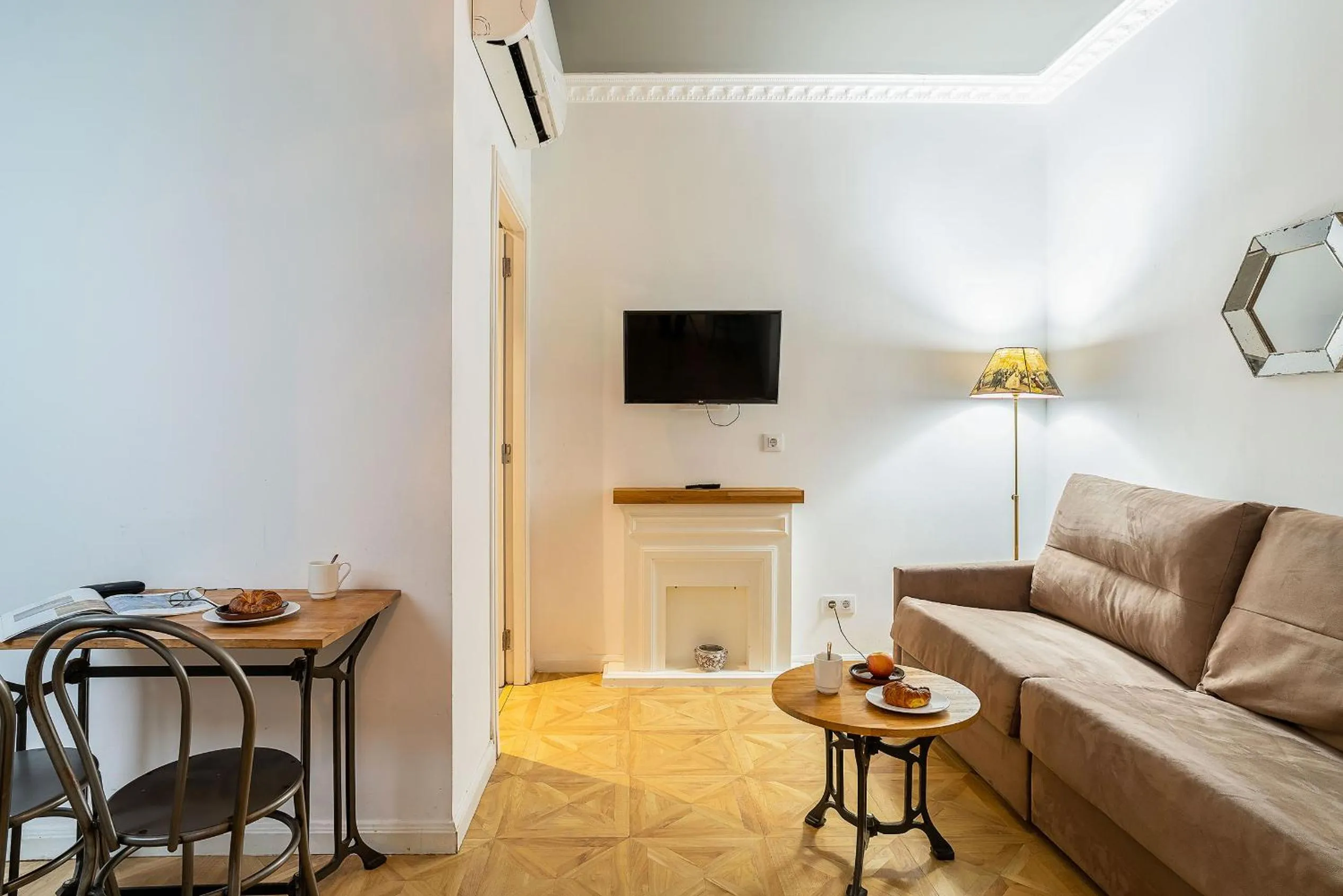 TV and multimedia in Casa Gracia Apartments