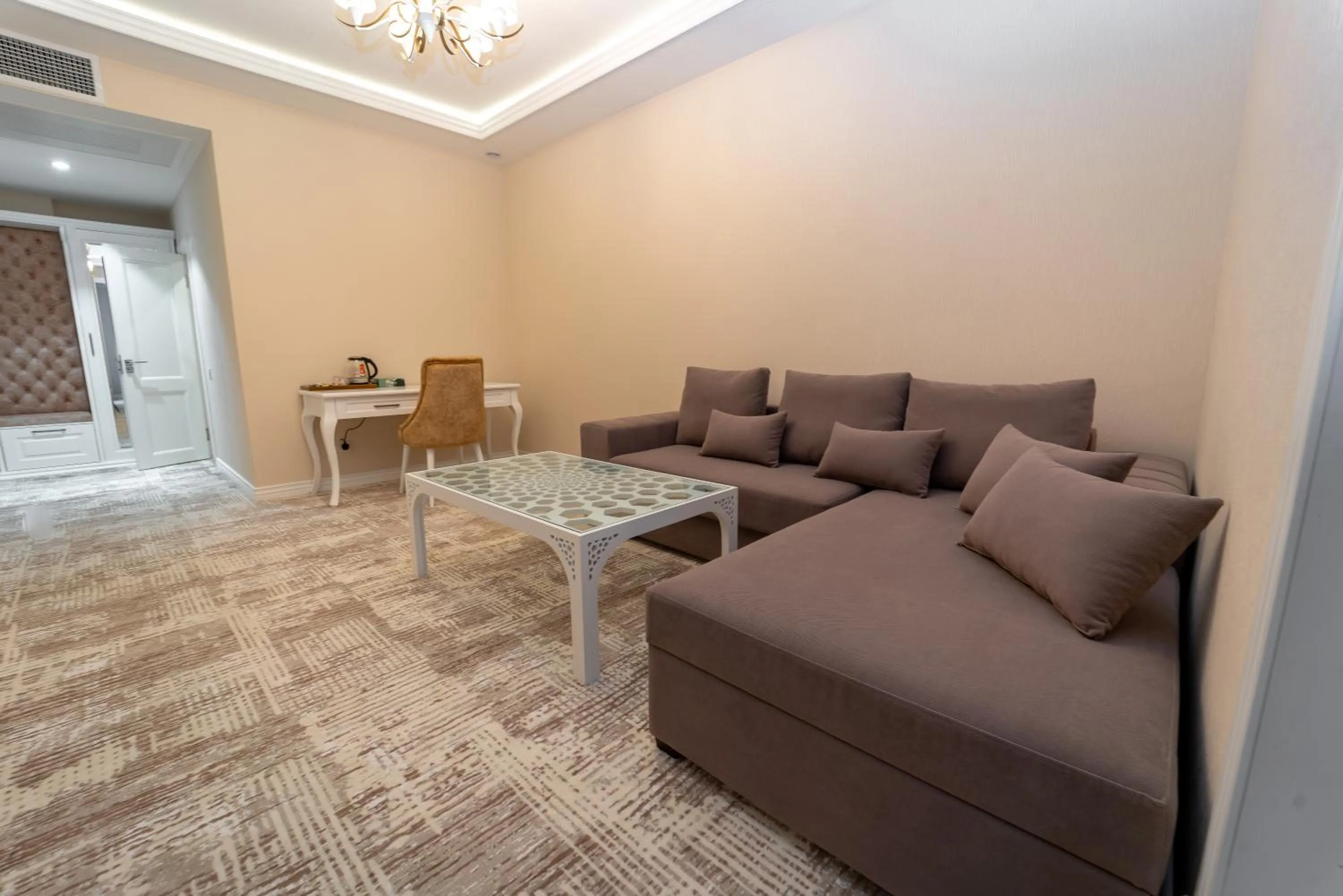 Living room in Shohjahon Palace Hotel & Spa