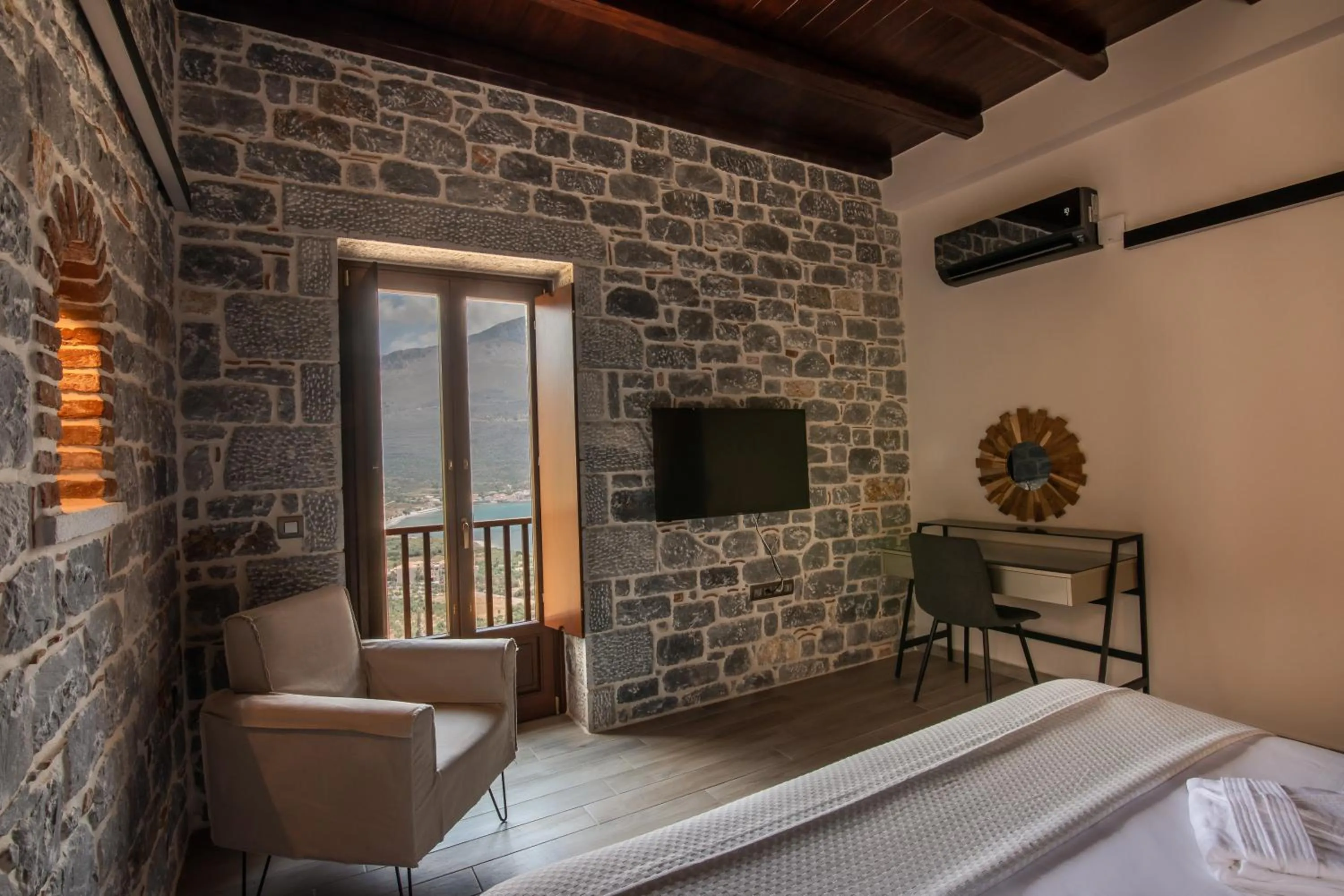 Photo of the whole room, Bed in Manifest Boutique Hotel