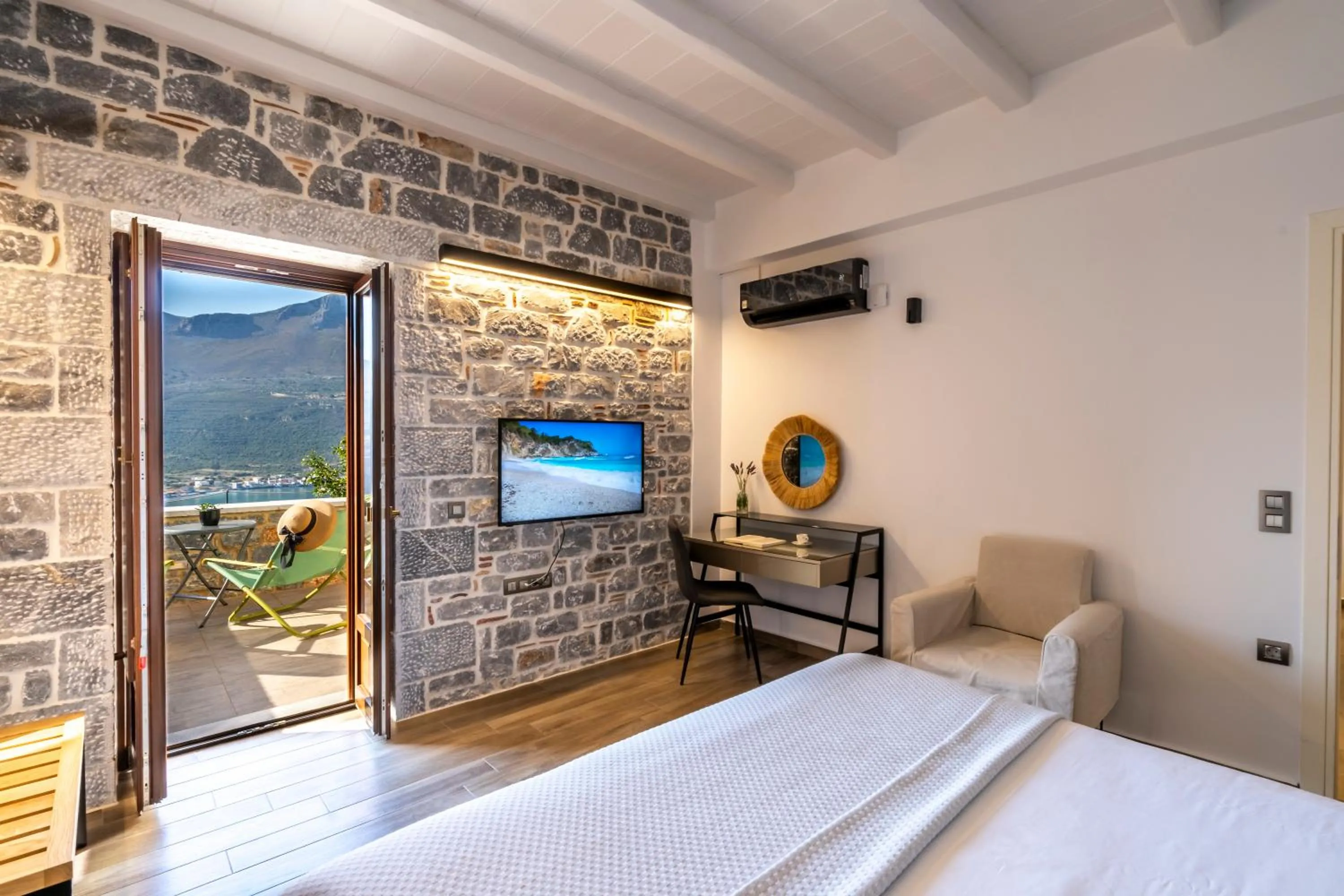 Bedroom, Bed in Manifest Boutique Hotel