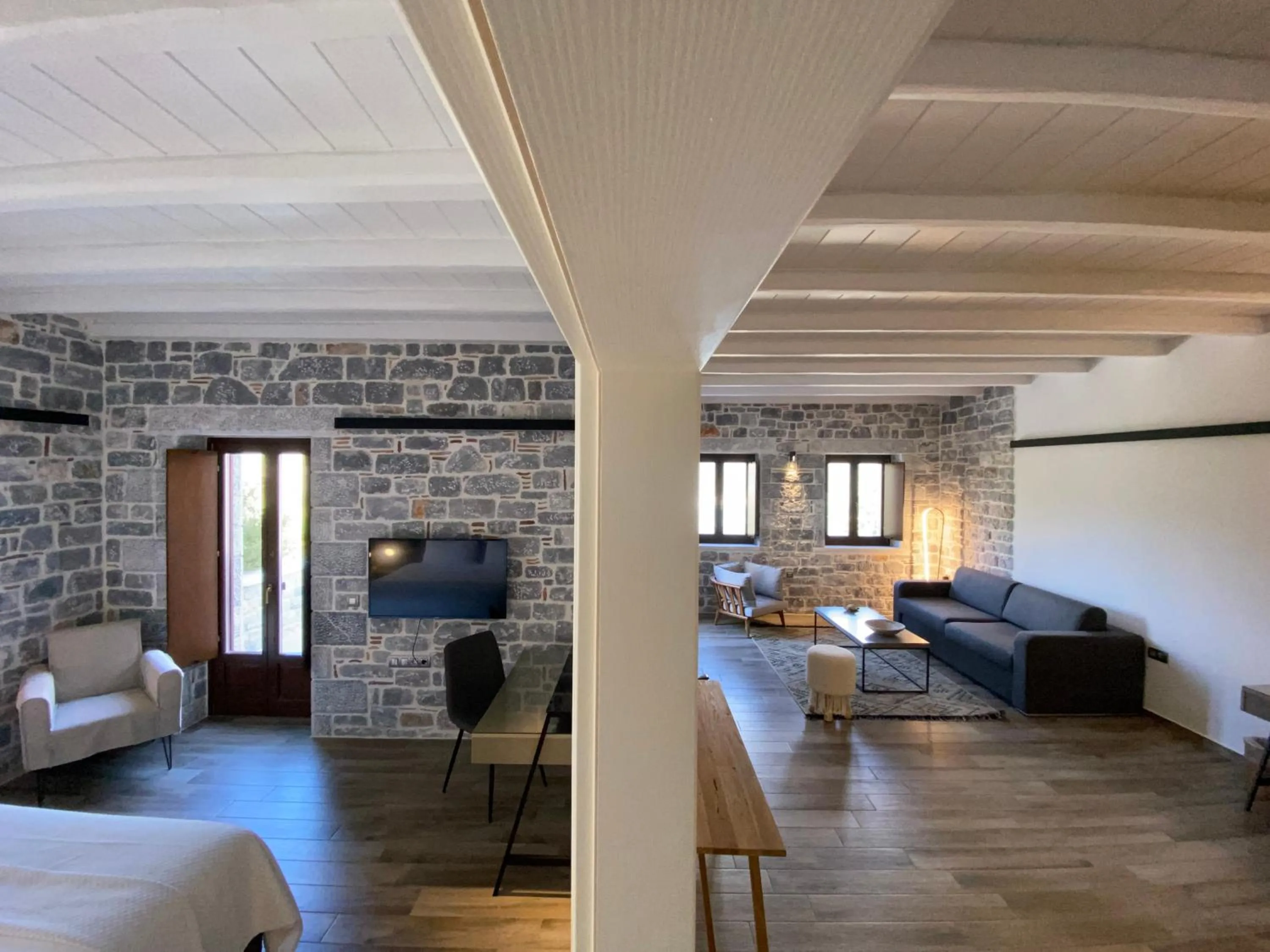 Photo of the whole room, Bed in Manifest Boutique Hotel