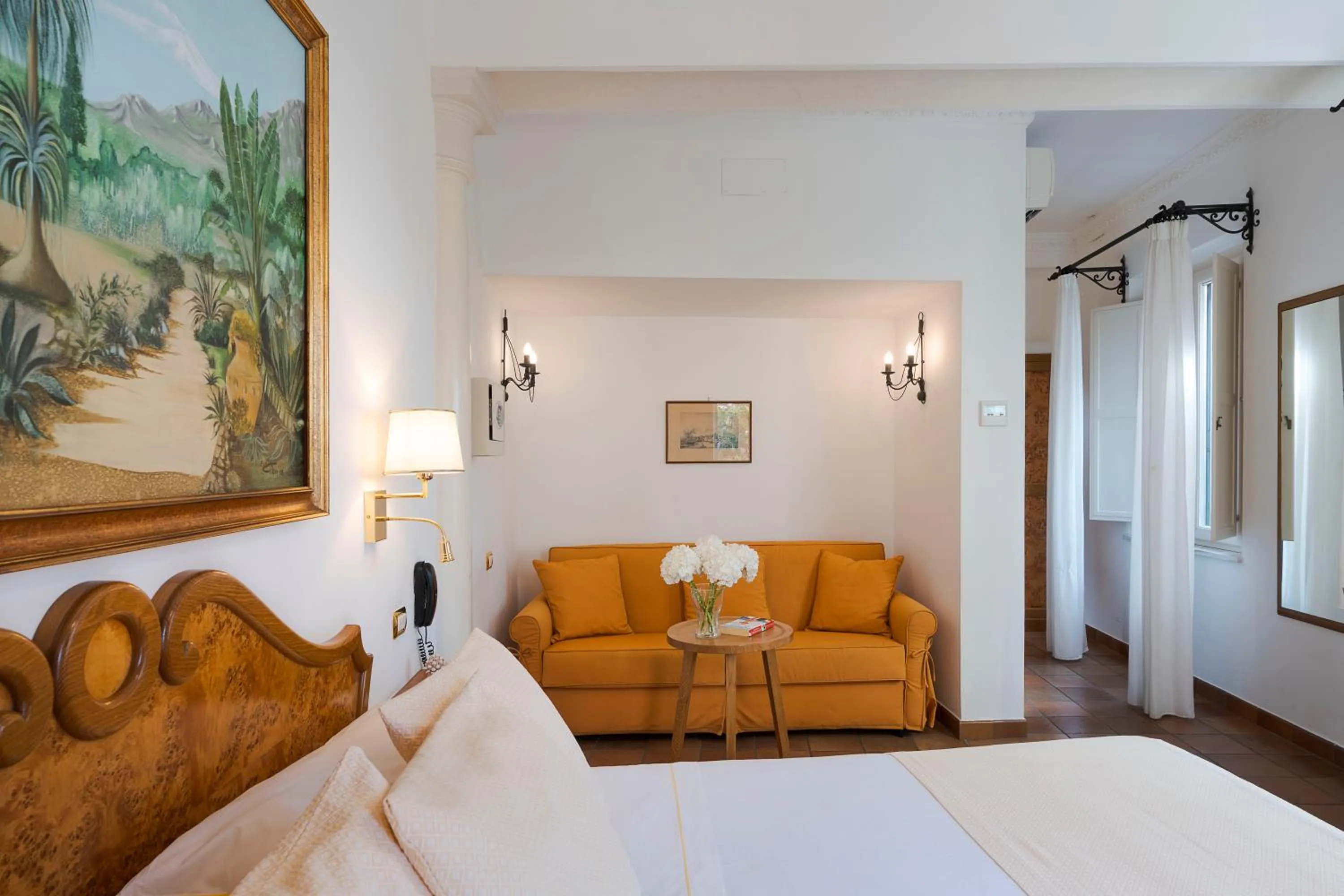 Living room, Bed in Hotel Villa Schuler