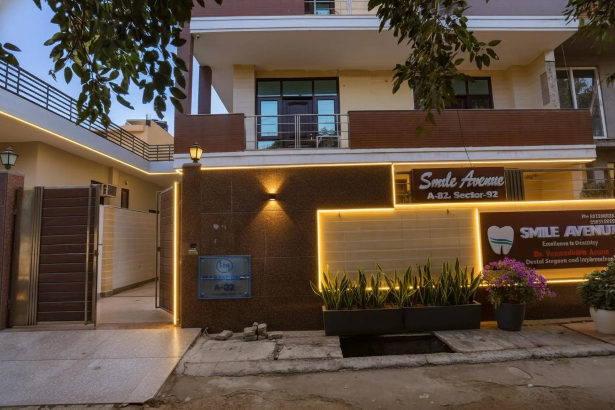 Facade/entrance in FabHotel HM Palace