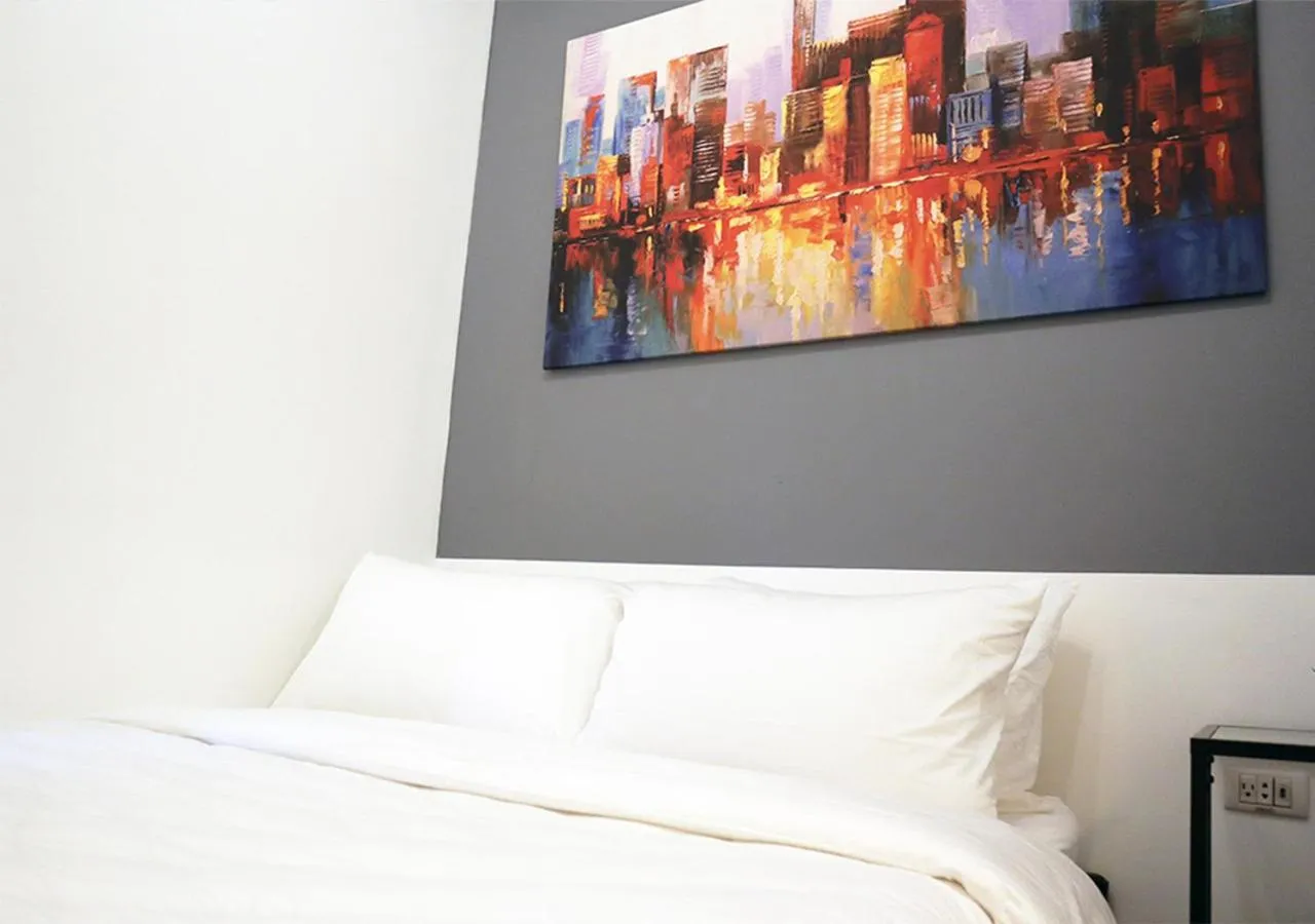 Bedroom, Bed in mySTAY Hotel BGC East