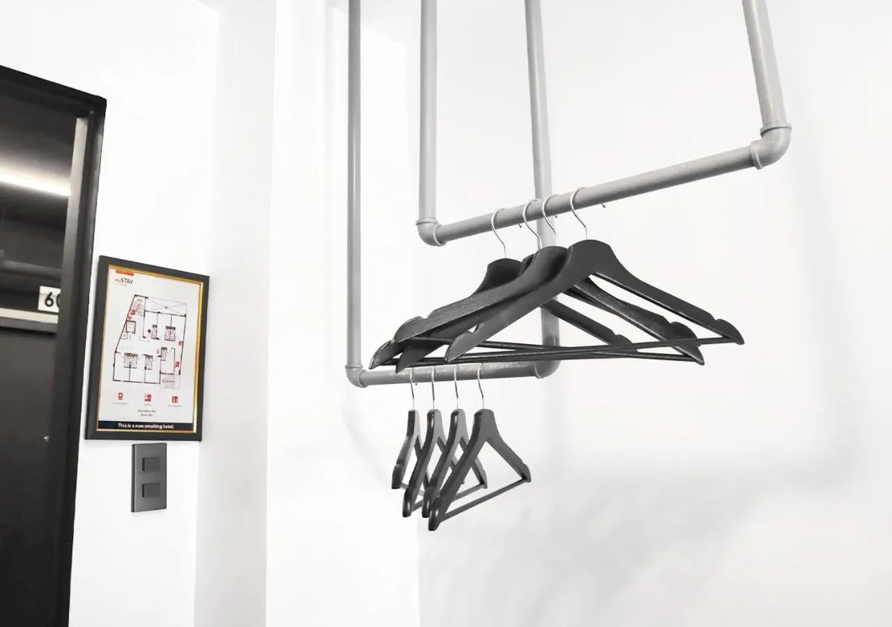 wardrobe in mySTAY Hotel BGC East