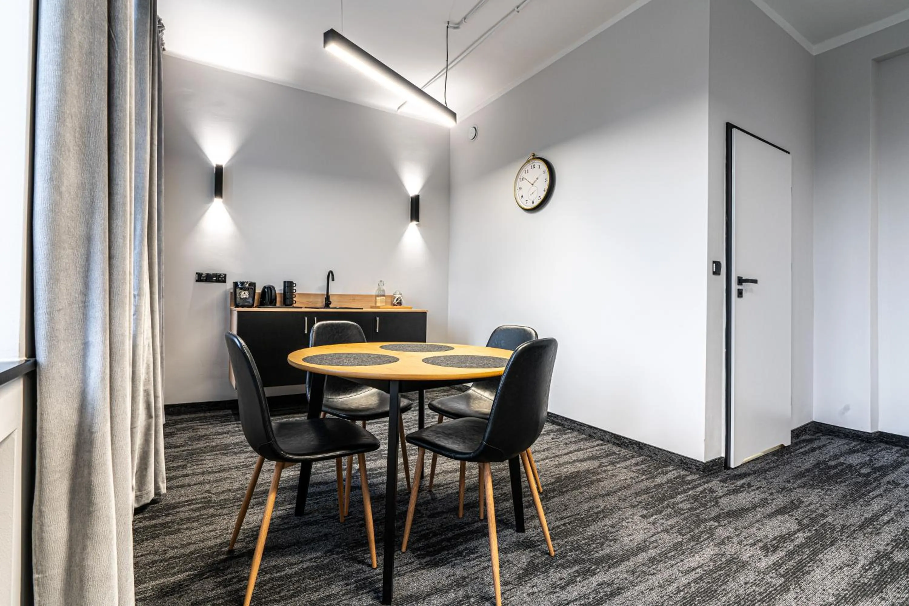 Kitchen or kitchenette in VANTA Business Center