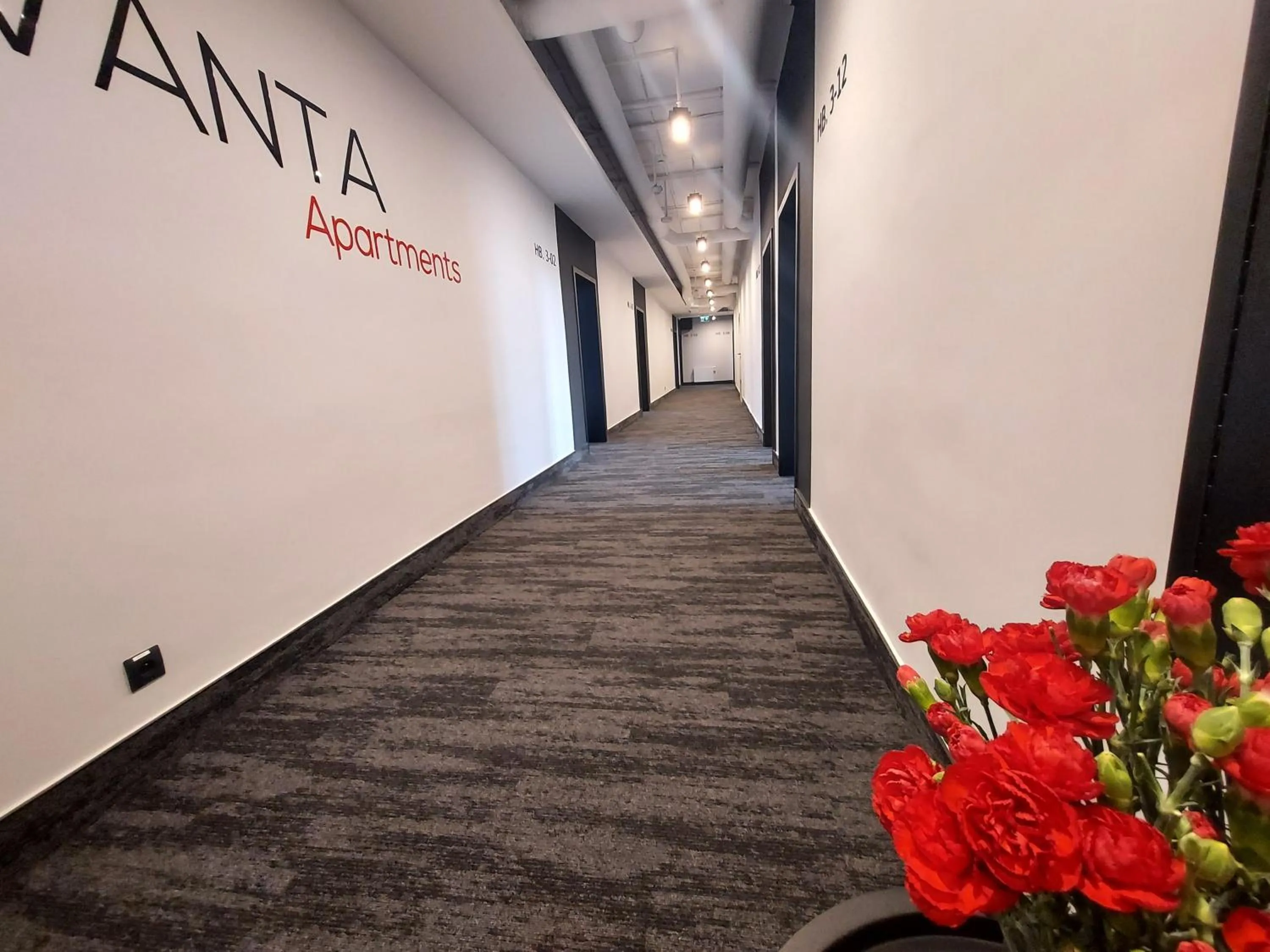 Lobby or reception in VANTA Business Center