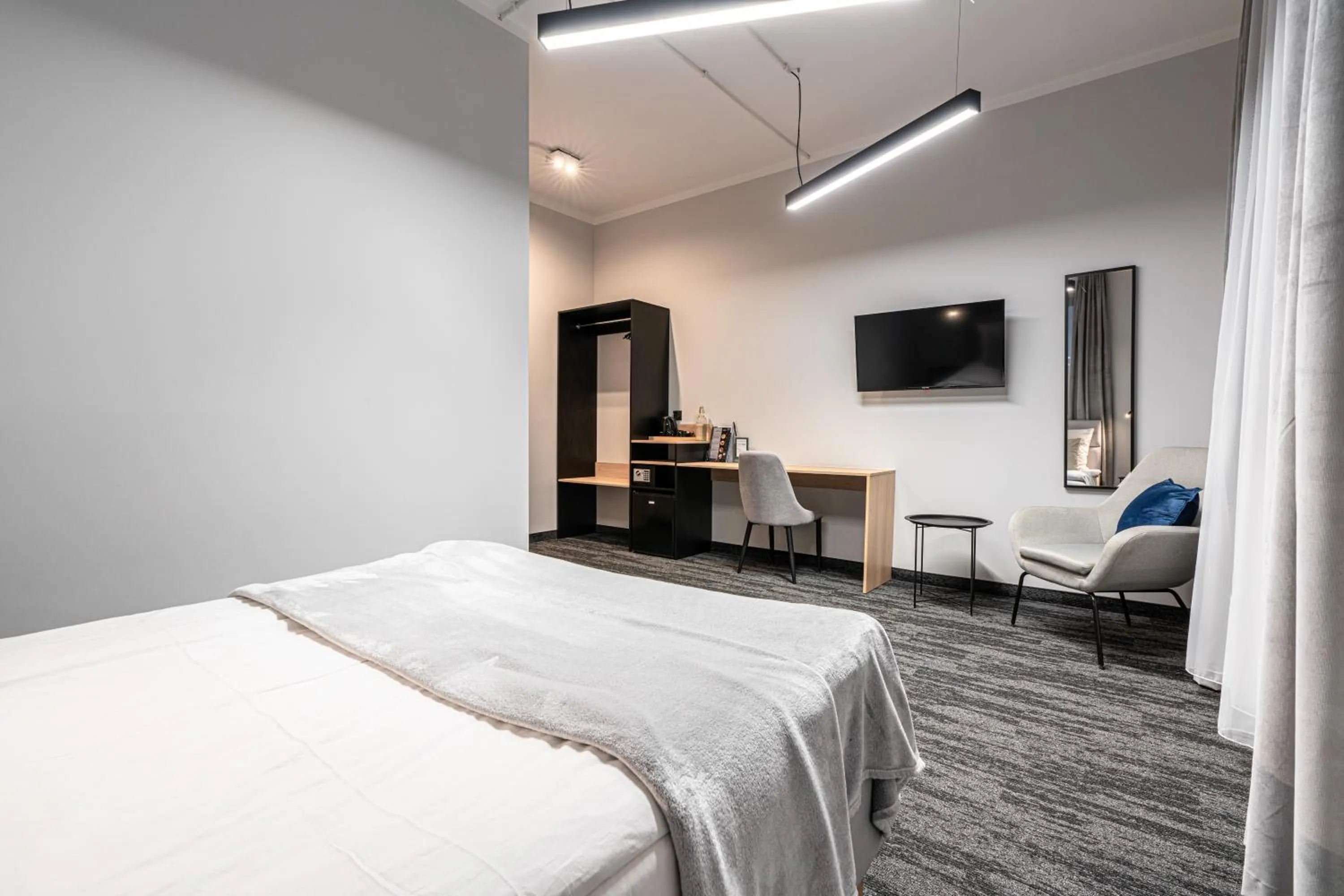 Photo of the whole room, Bed in VANTA Business Center