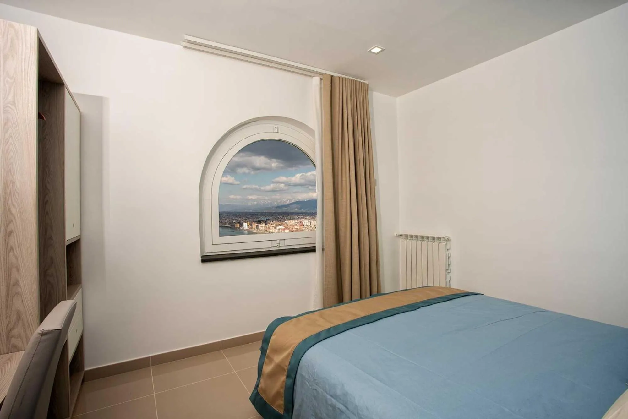 Bedroom, Bed in Charme en Bleu