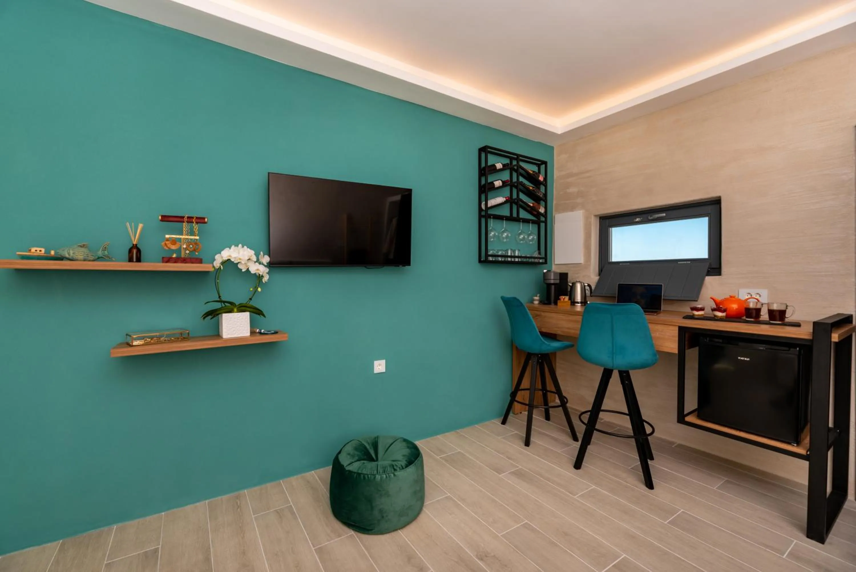 TV and multimedia in Saint Sin Suites - Adults Only