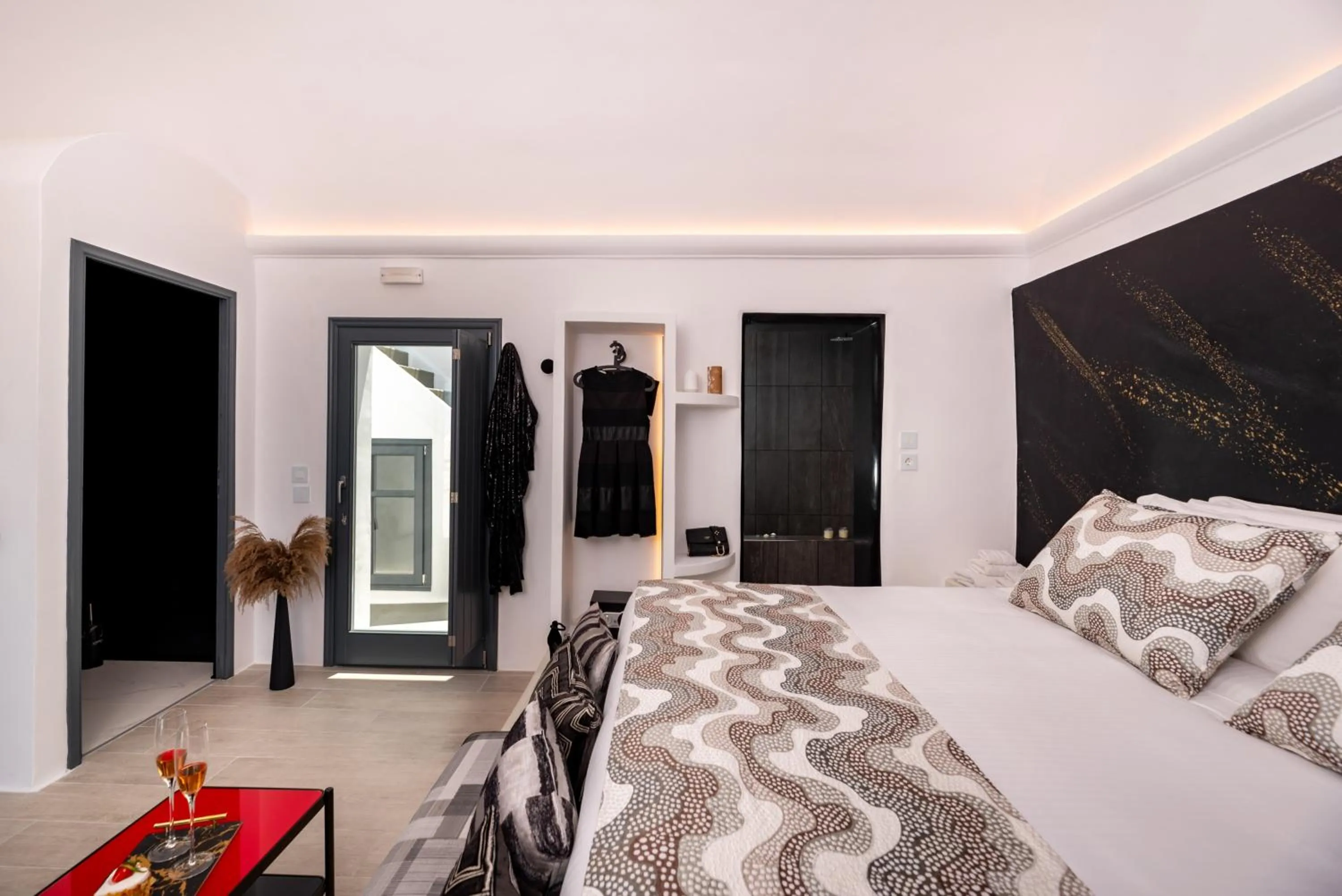 Photo of the whole room, Bed in Saint Sin Suites - Adults Only