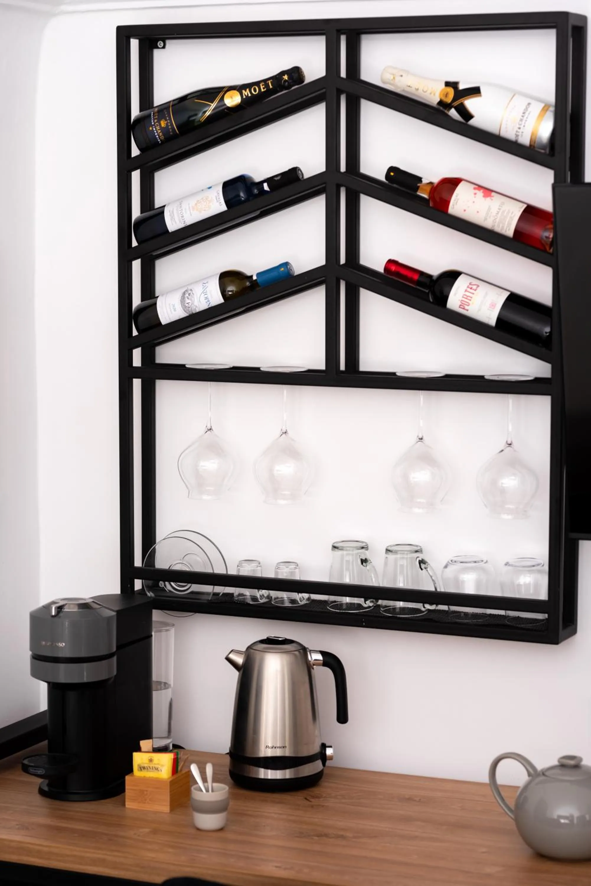 Coffee/tea facilities in Saint Sin Suites - Adults Only