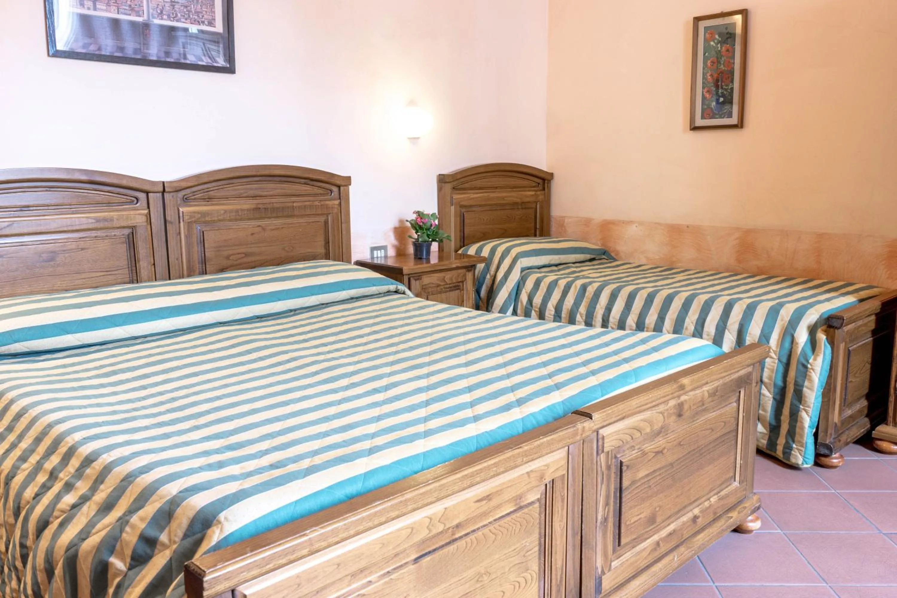 Photo of the whole room, Bed in Hotel Monica