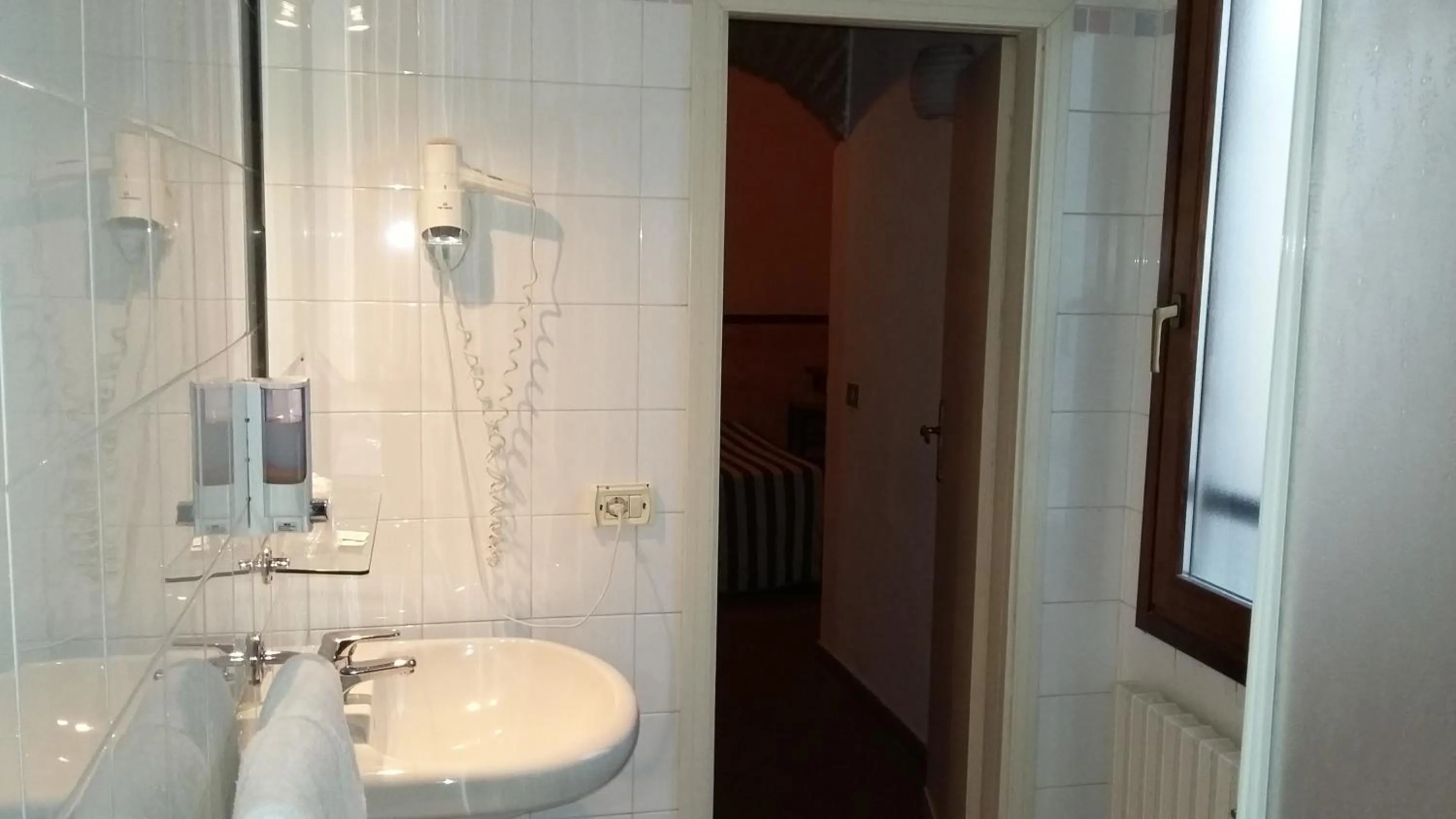 Bathroom in Hotel Monica